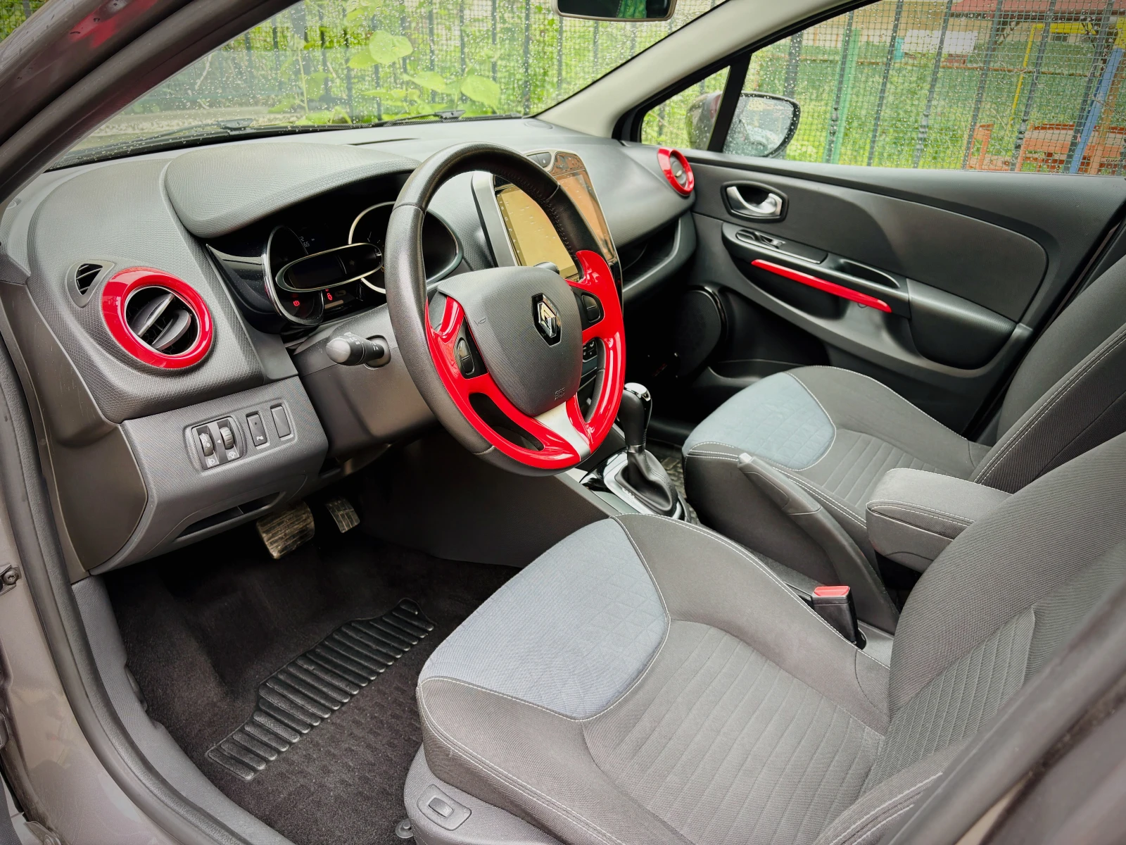 Renault Clio 1.2 TCe 120 hp, снимка 9 - Автомобили и джипове - 54650286