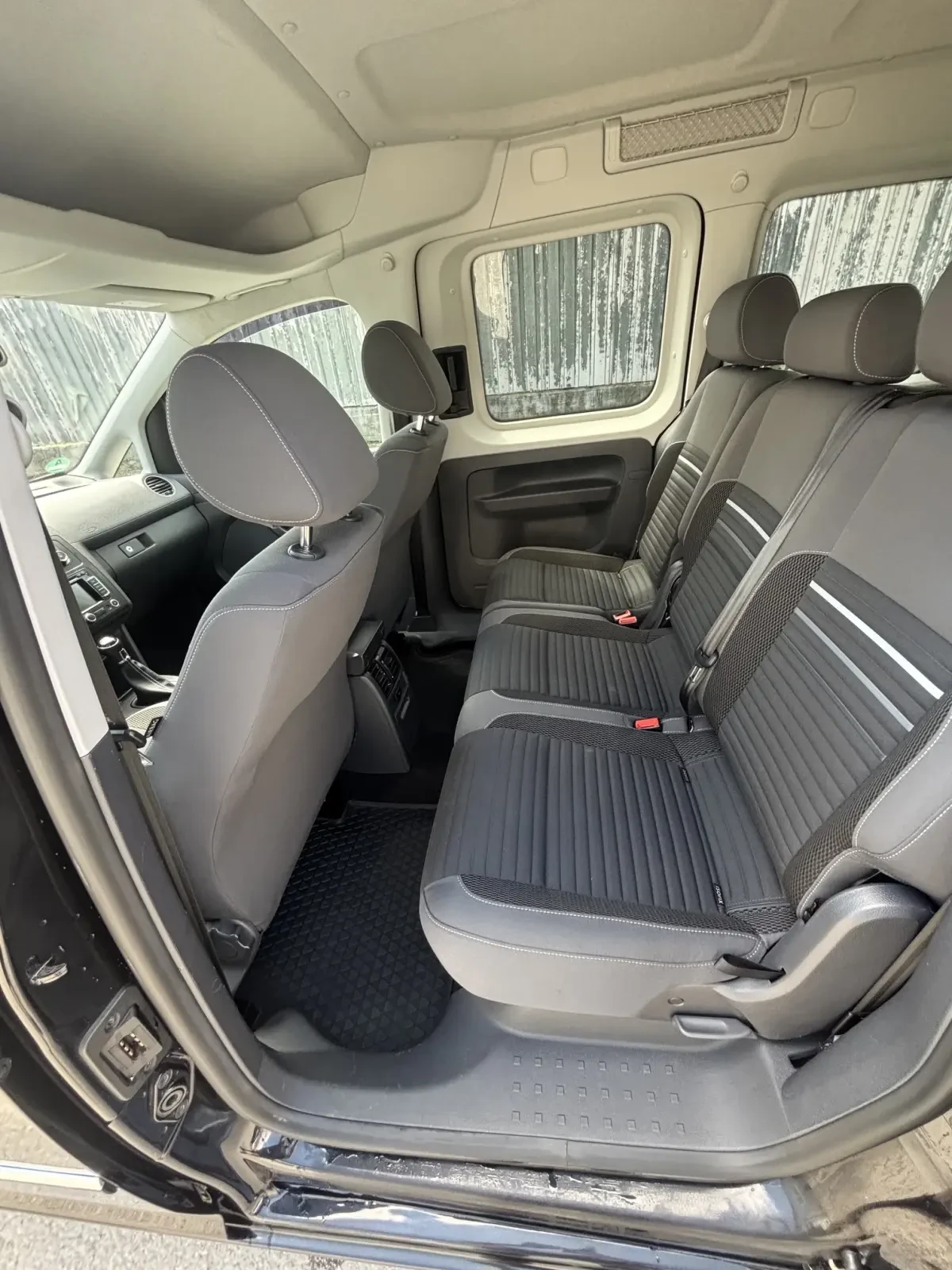 VW Caddy 1.6TDI, снимка 9 - Автомобили и джипове - 55134938