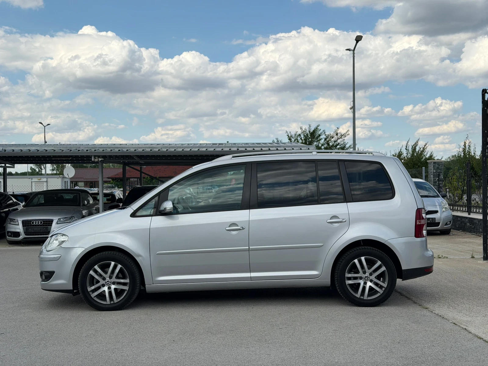 VW Touran 1.6i ГАЗ/БЕНЗИН, снимка 2 - Автомобили и джипове - 55193626