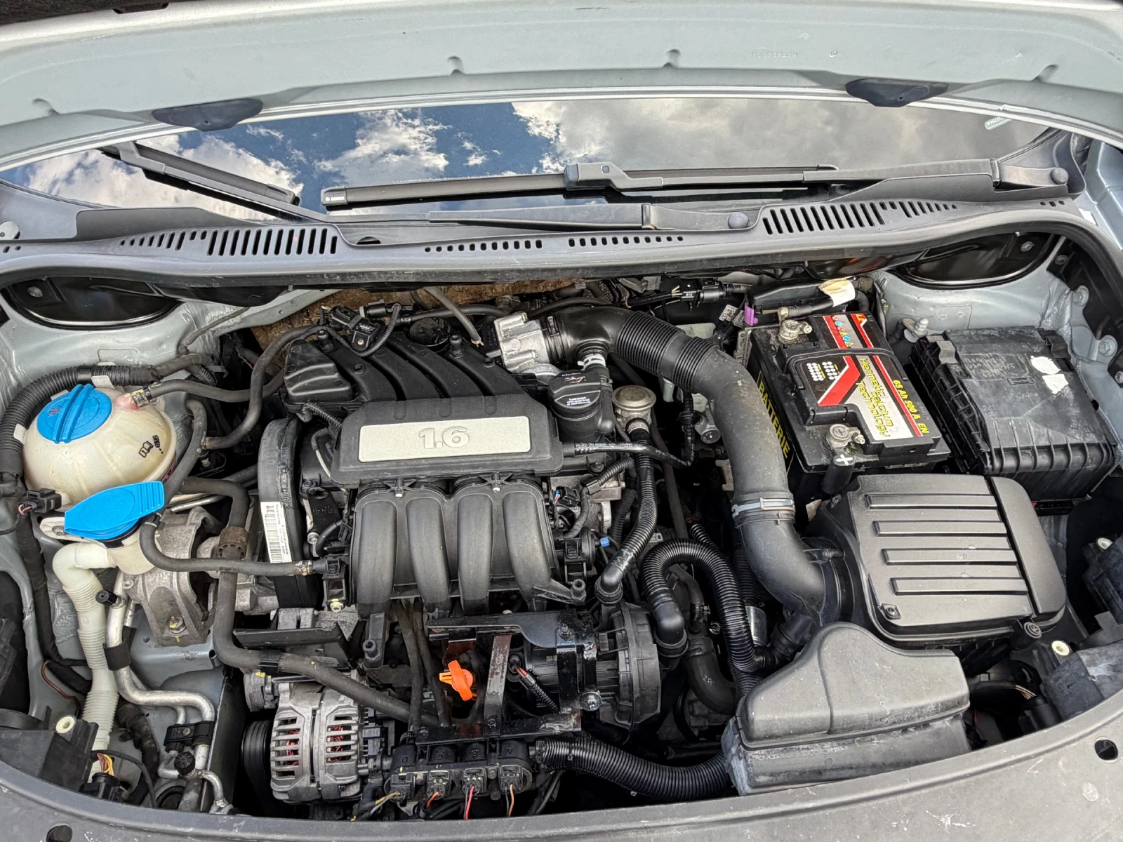 VW Touran 1.6i ГАЗ/БЕНЗИН, снимка 14 - Автомобили и джипове - 55193626