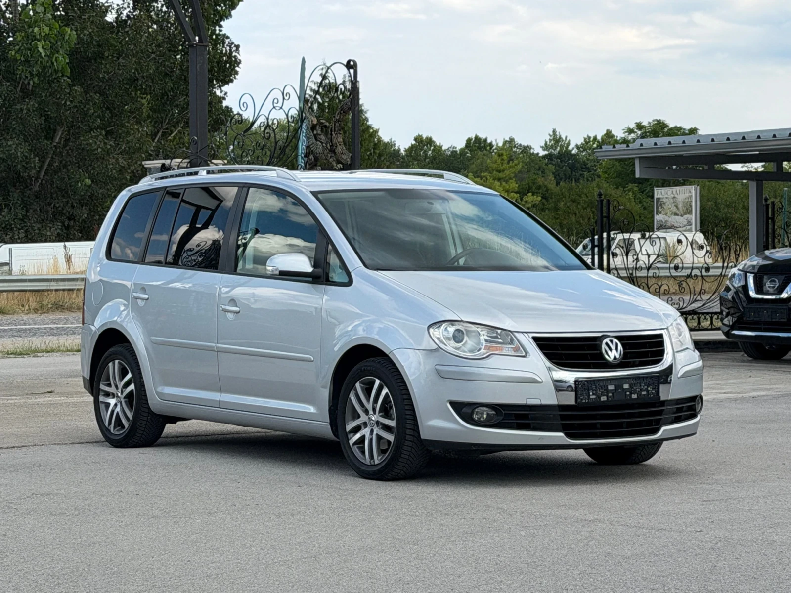 VW Touran 1.6i ГАЗ/БЕНЗИН, снимка 4 - Автомобили и джипове - 55193626