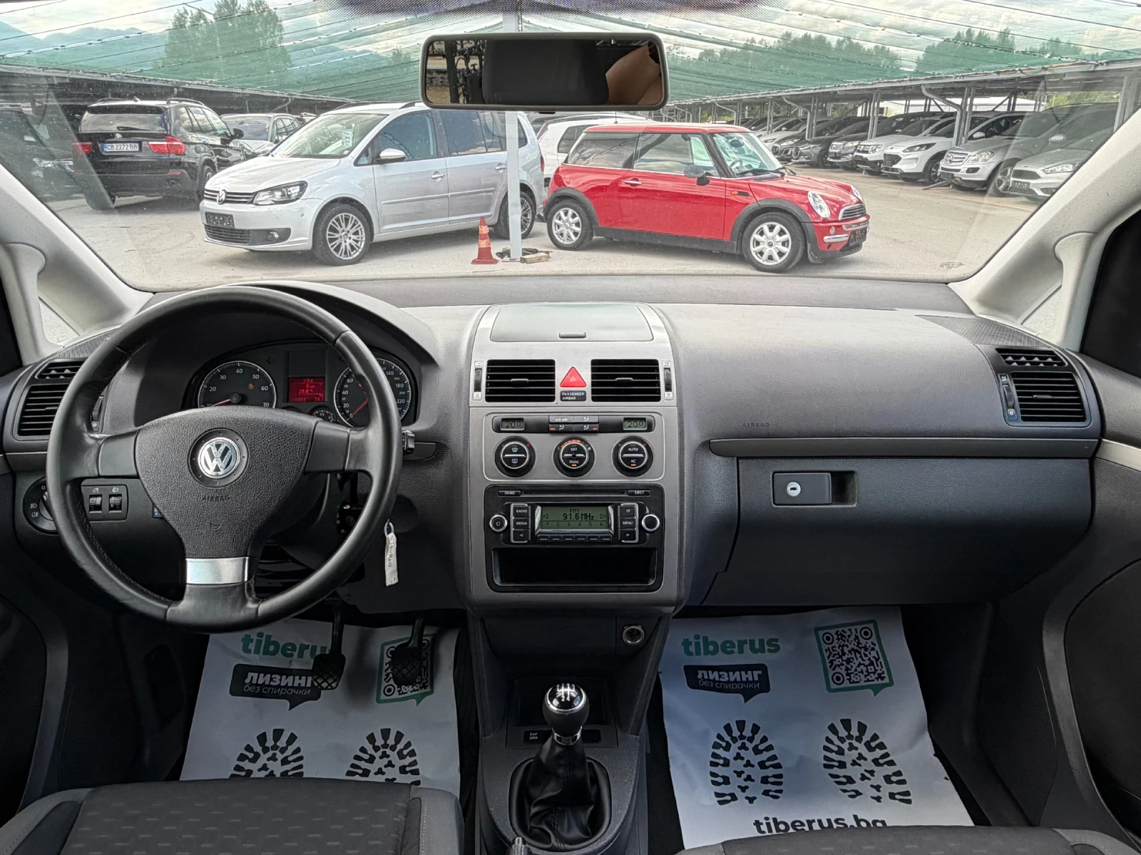 VW Touran 1.6i ГАЗ/БЕНЗИН, снимка 10 - Автомобили и джипове - 55193626