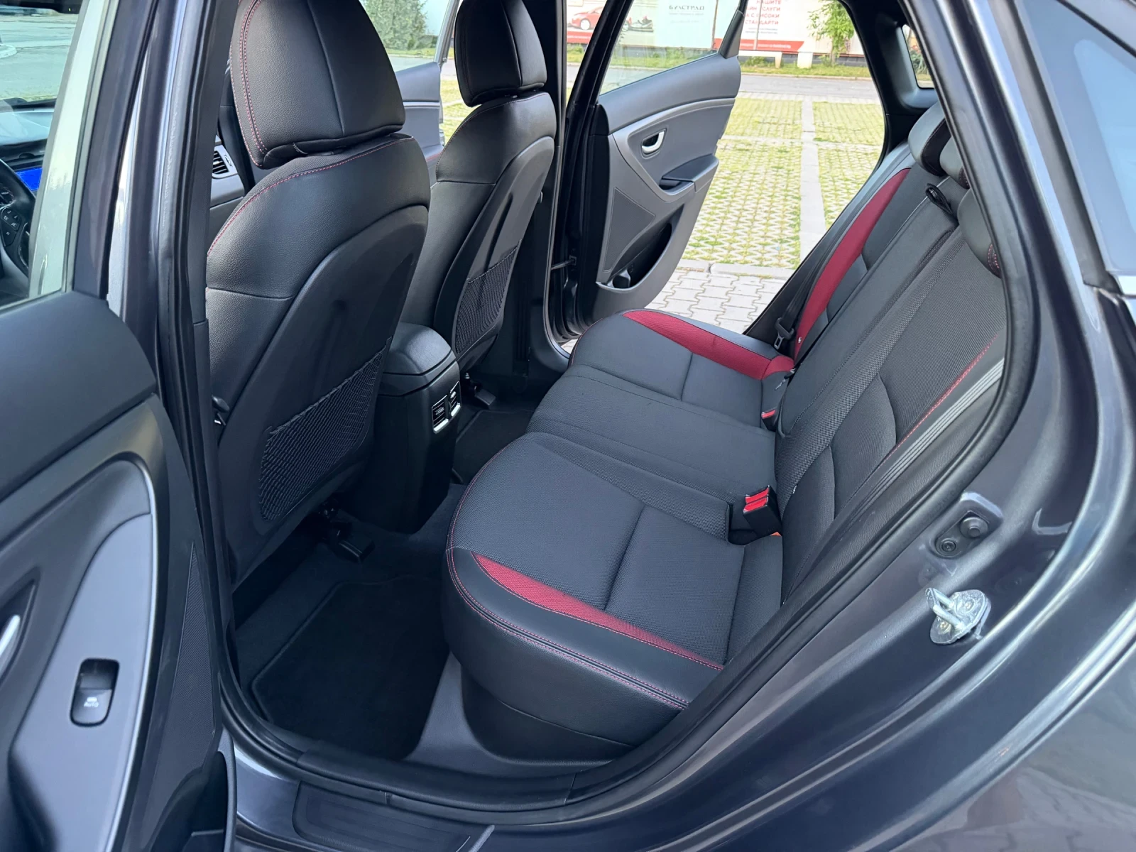 Hyundai I30 1.6T   ТОП СЪСТОЯНИЕ  , снимка 12 - Автомобили и джипове - 55253951