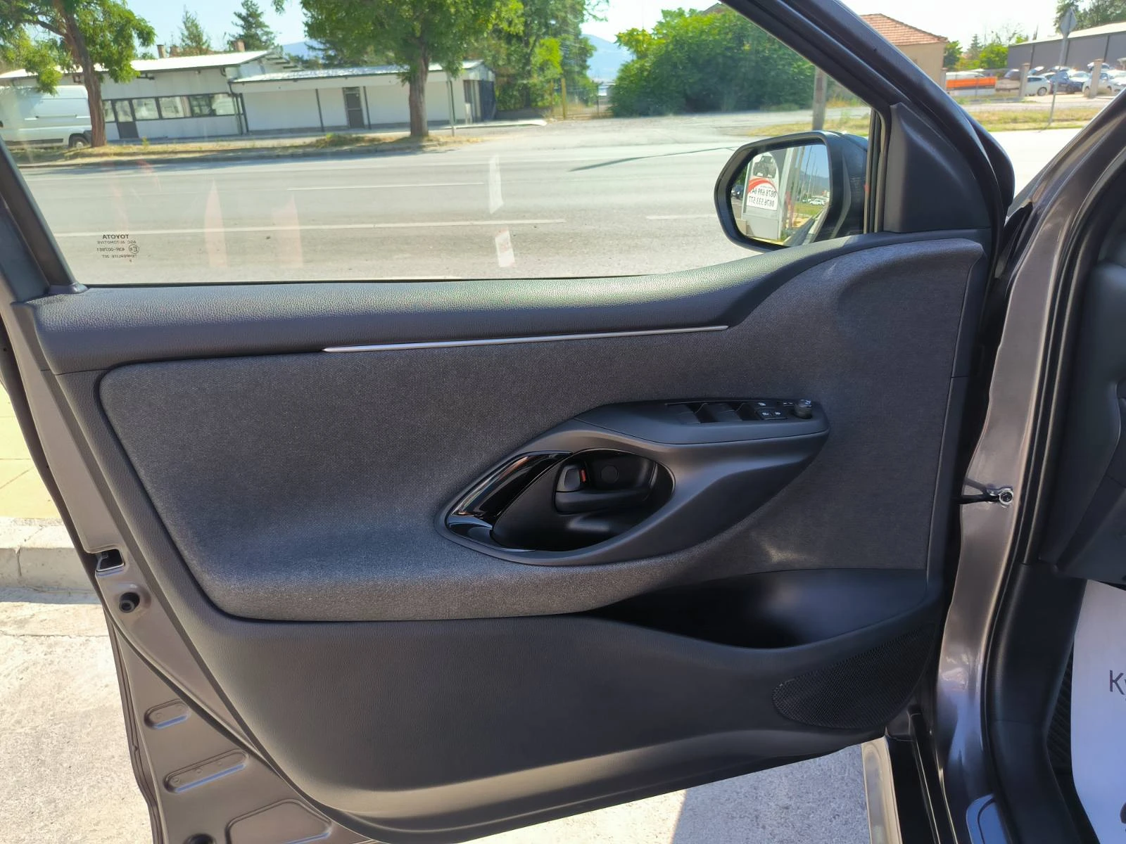 Toyota Yaris 1.5iHybrid-Kamera-Keyless-Navi-Panorama-Euro-6D, снимка 10 - Автомобили и джипове - 55298627