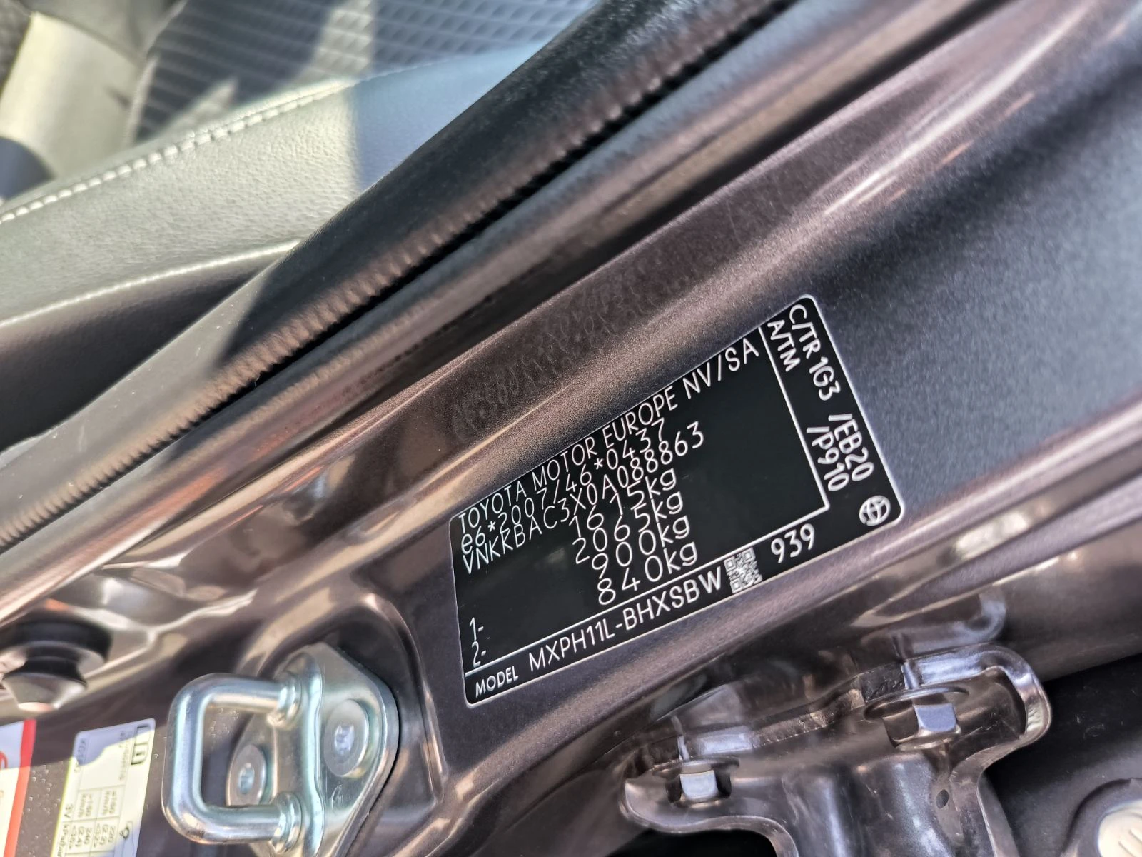 Toyota Yaris 1.5iHybrid-Kamera-Keyless-Navi-Panorama-Euro-6D, снимка 11 - Автомобили и джипове - 55298627