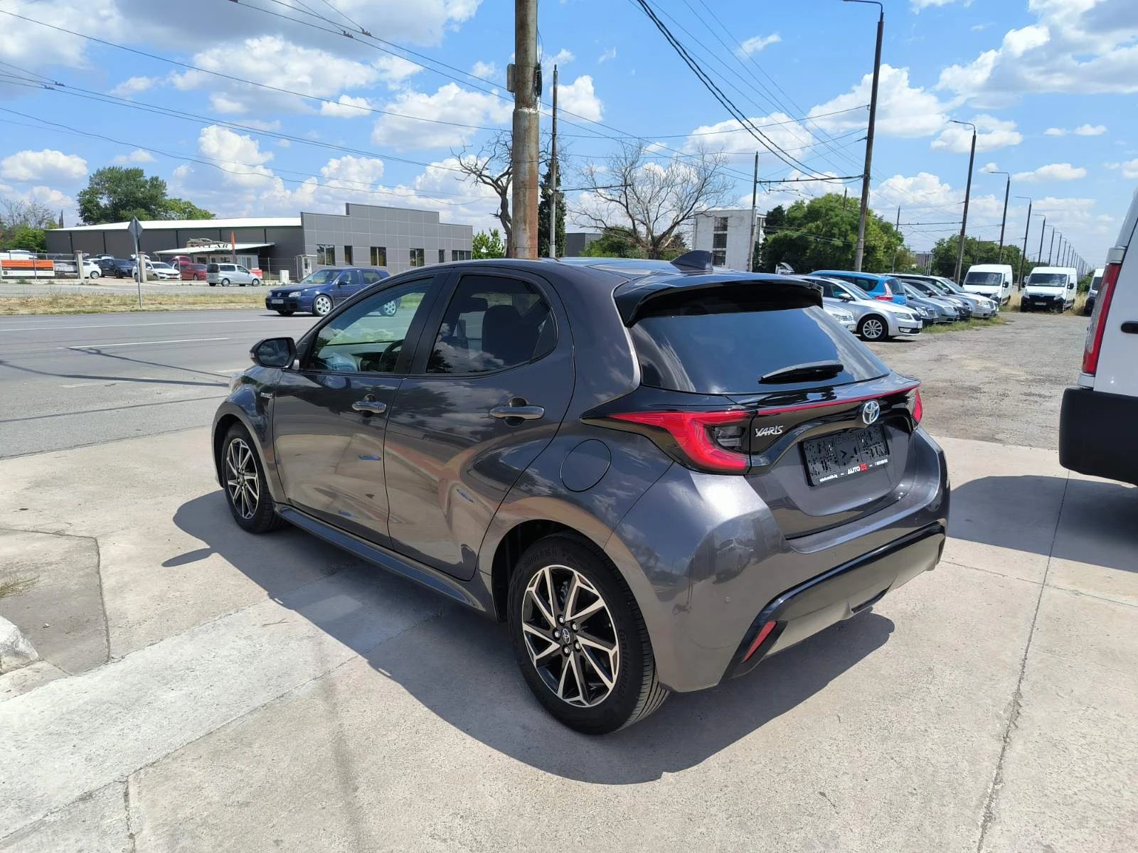 Toyota Yaris 1.5iHybrid-Kamera-Keyless-Navi-Panorama-Euro-6D, снимка 7 - Автомобили и джипове - 55298627
