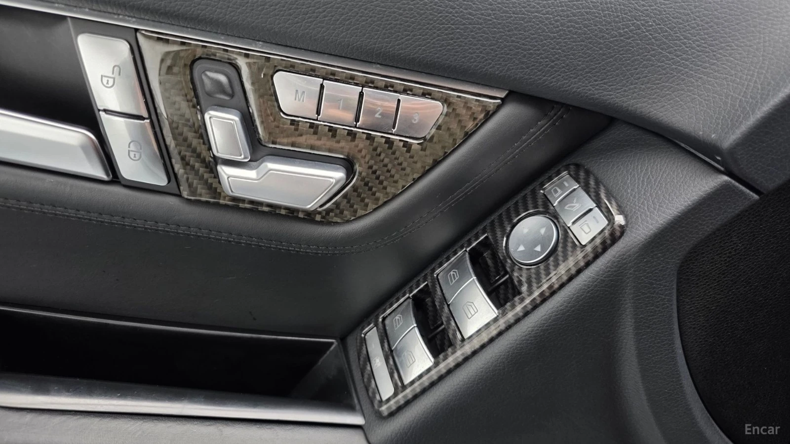 Mercedes-Benz C 63 AMG CARBON* КОЖА* ПОДГРЕВ* ПАНОРАМА* КАМЕРИ, снимка 17 - Автомобили и джипове - 55565077