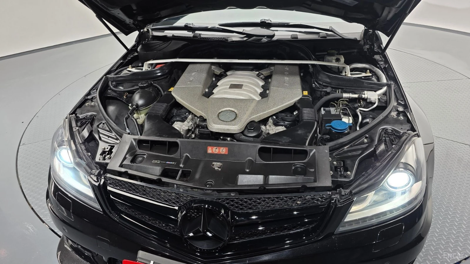 Mercedes-Benz C 63 AMG CARBON* КОЖА* ПОДГРЕВ* ПАНОРАМА* КАМЕРИ, снимка 6 - Автомобили и джипове - 55565077