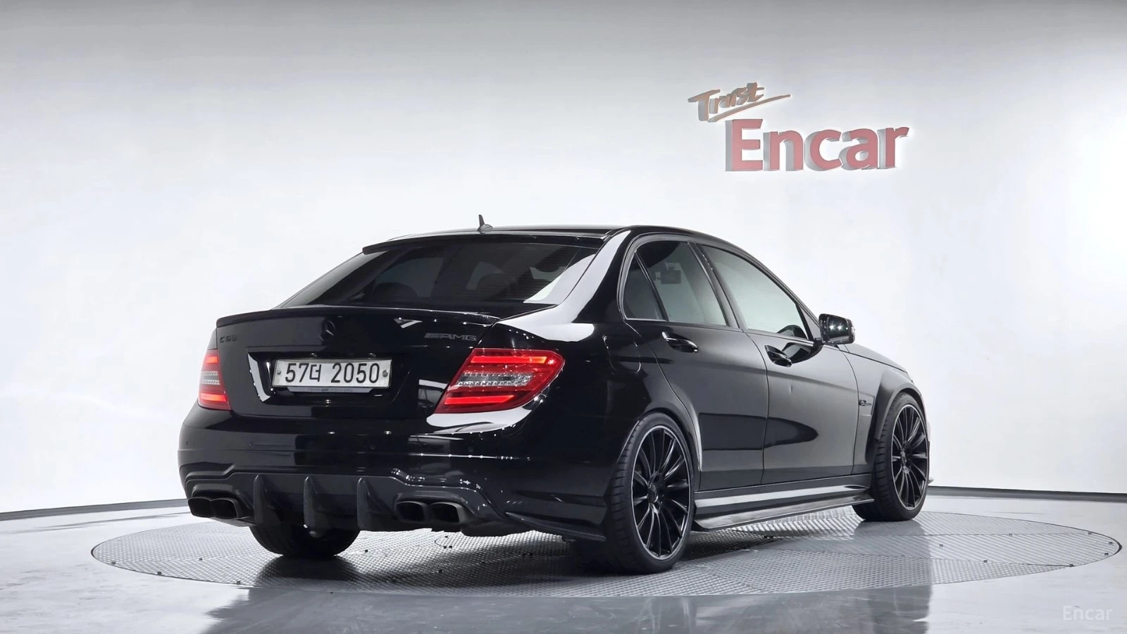 Mercedes-Benz C 63 AMG CARBON* КОЖА* ПОДГРЕВ* ПАНОРАМА* КАМЕРИ, снимка 2 - Автомобили и джипове - 55565077