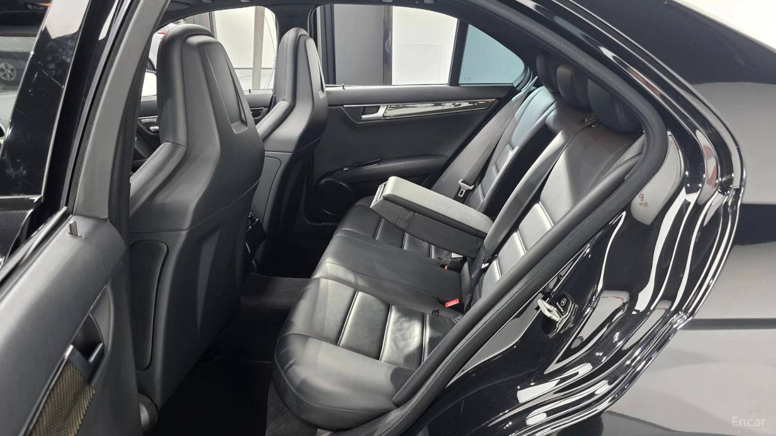 Mercedes-Benz C 63 AMG CARBON* КОЖА* ПОДГРЕВ* ПАНОРАМА* КАМЕРИ, снимка 12 - Автомобили и джипове - 55565077
