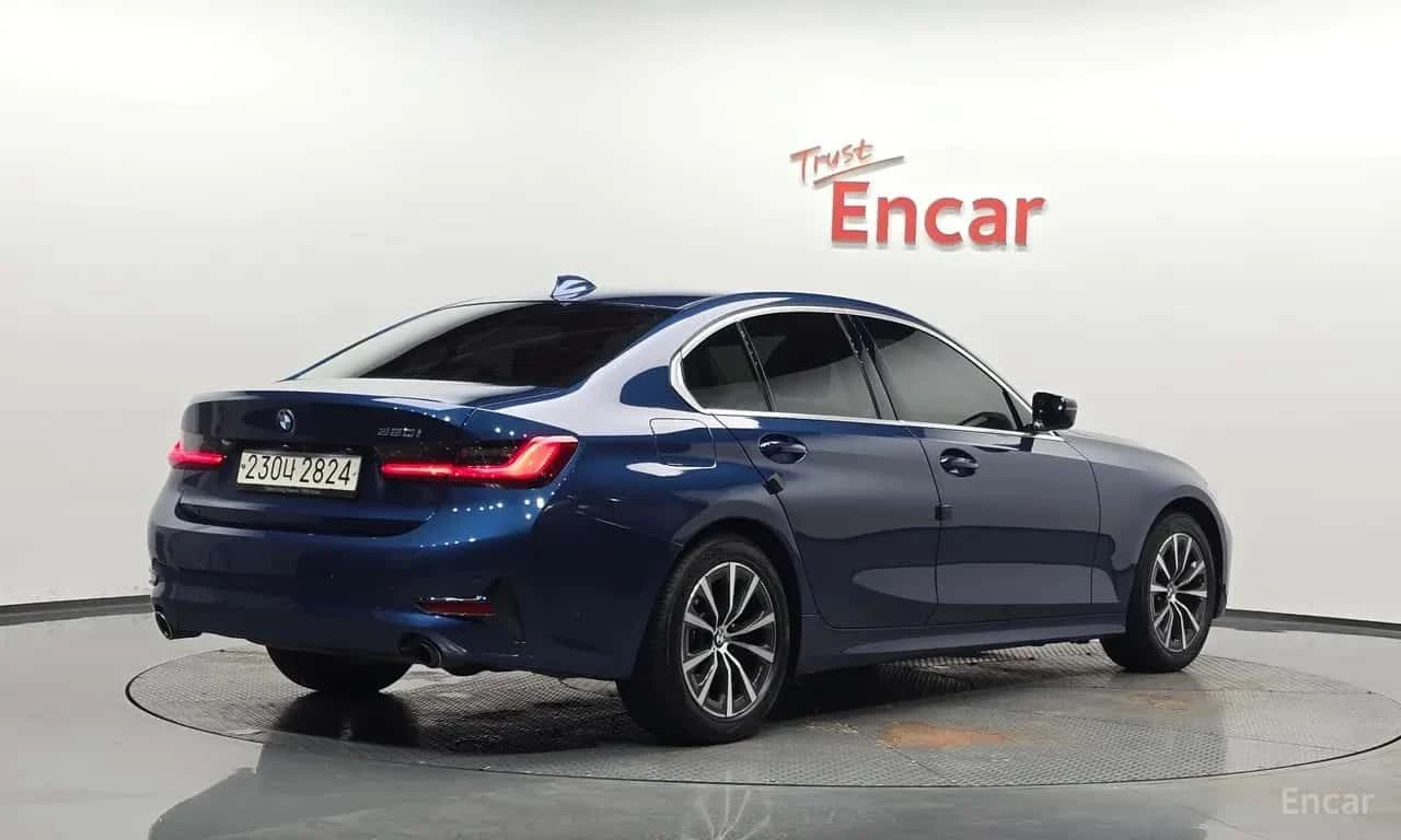 BMW 320 i / HEAD UP / АВТОКРЕДИТ , снимка 2 - Автомобили и джипове - 55569425