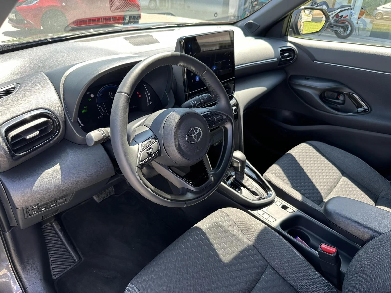 Toyota Yaris Cross 1.5 HEV Chic, снимка 10 - Автомобили и джипове - 55822801