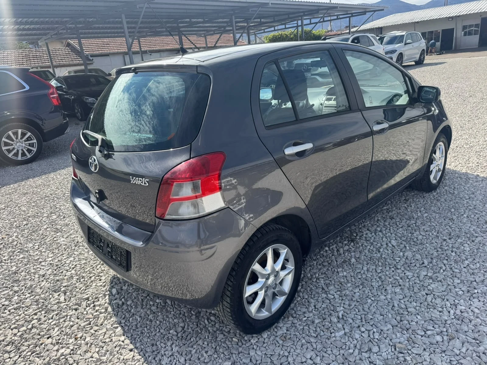 Toyota Yaris 1.0 5P SoL, снимка 15 - Автомобили и джипове - 56084055