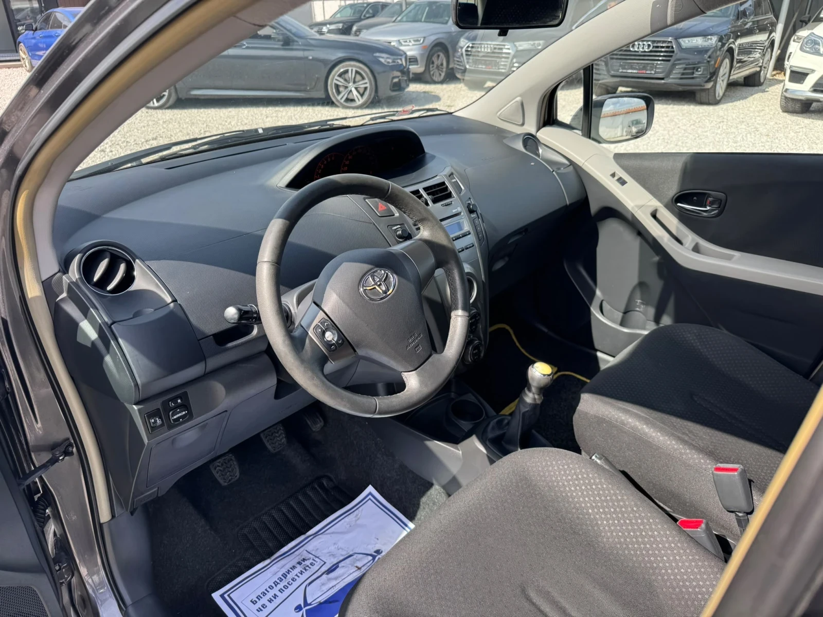 Toyota Yaris 1.0 5P SoL, снимка 9 - Автомобили и джипове - 56084055