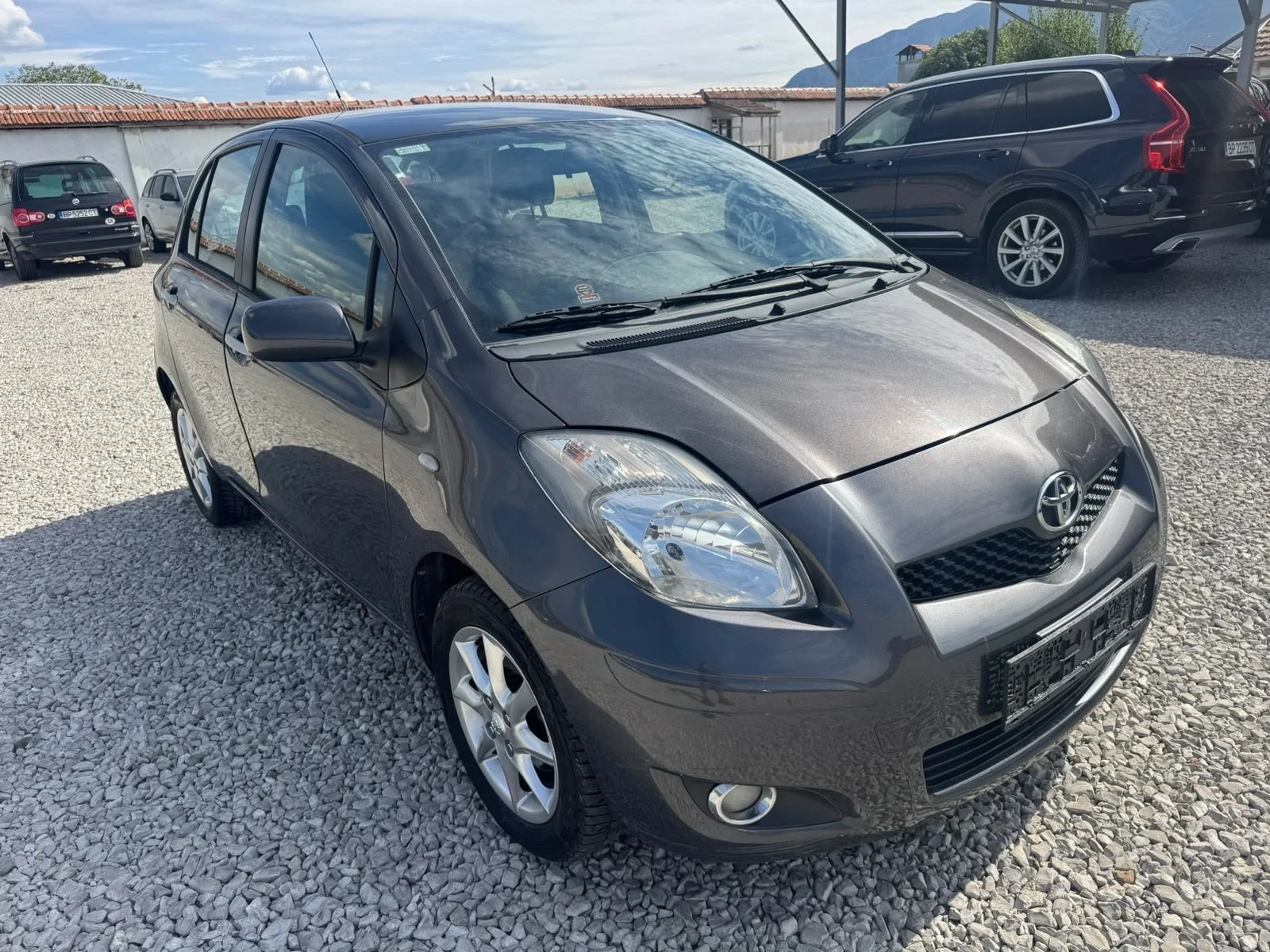 Toyota Yaris 1.0 5P SoL, снимка 13 - Автомобили и джипове - 56084055