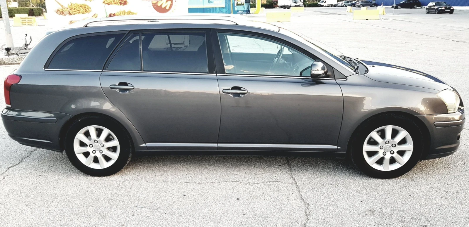 Toyota Avensis, снимка 3 - Автомобили и джипове - 56172306