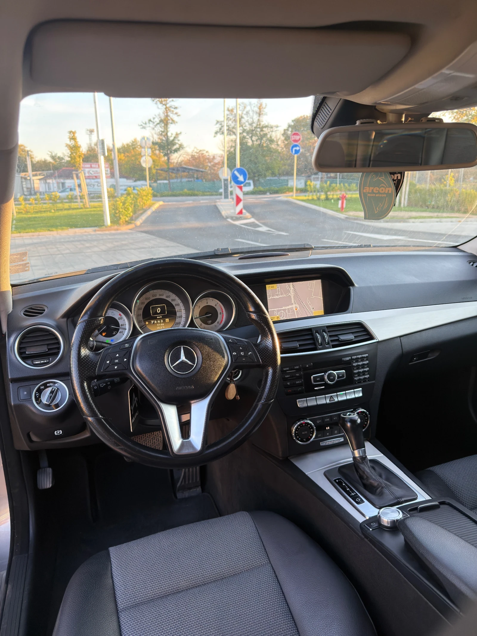 Mercedes-Benz C 220, снимка 13 - Автомобили и джипове - 56747198