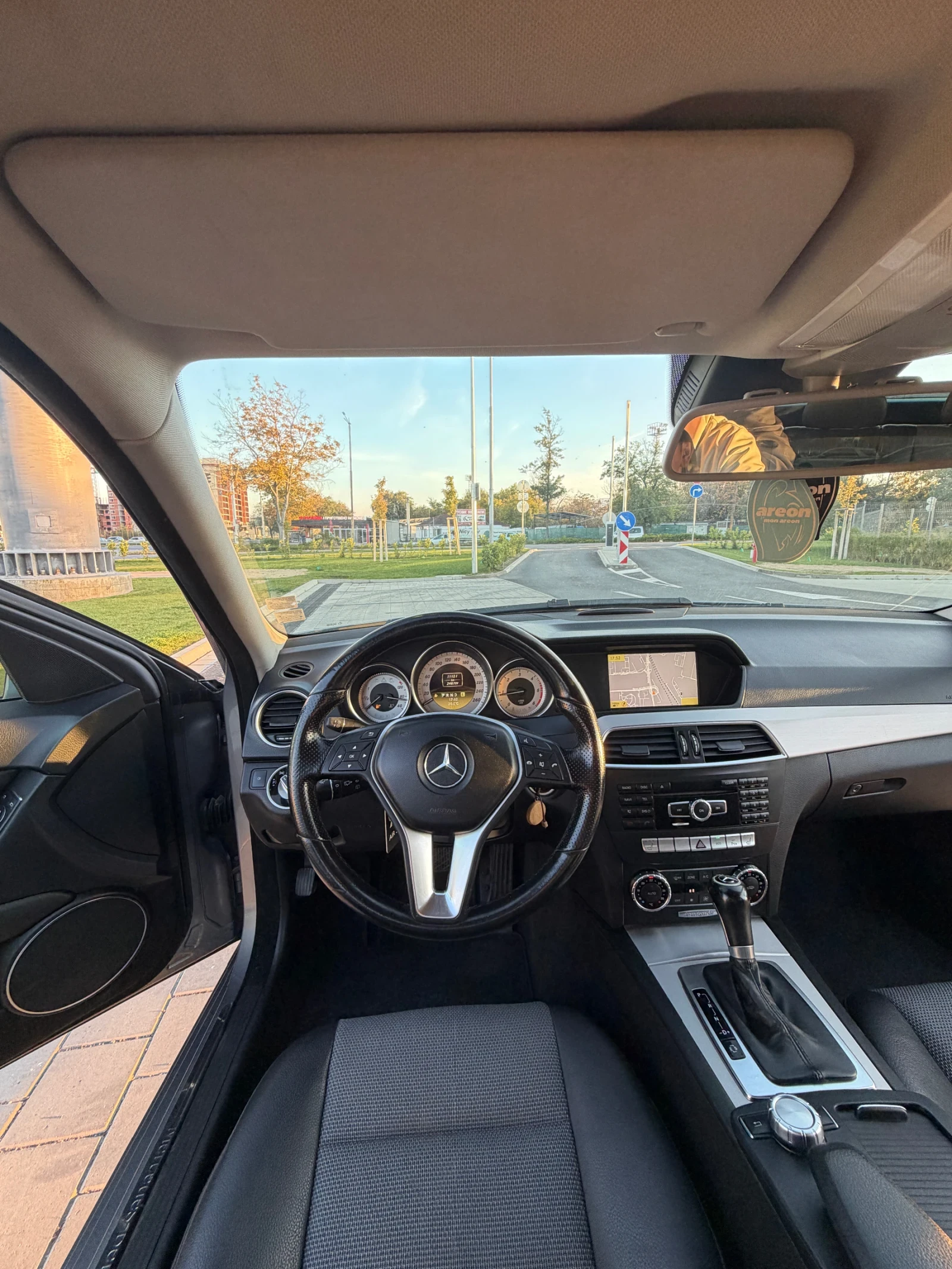Mercedes-Benz C 220, снимка 11 - Автомобили и джипове - 56747198