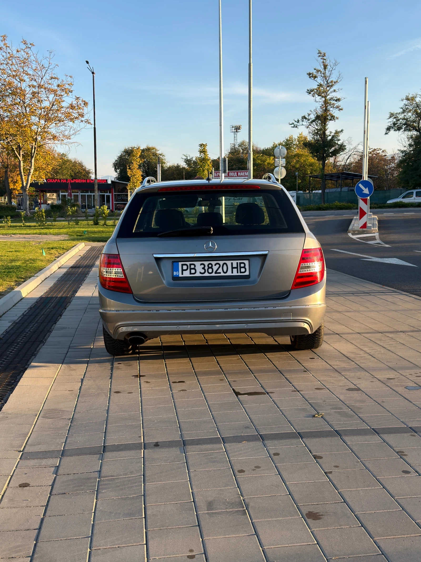 Mercedes-Benz C 220, снимка 5 - Автомобили и джипове - 56747198