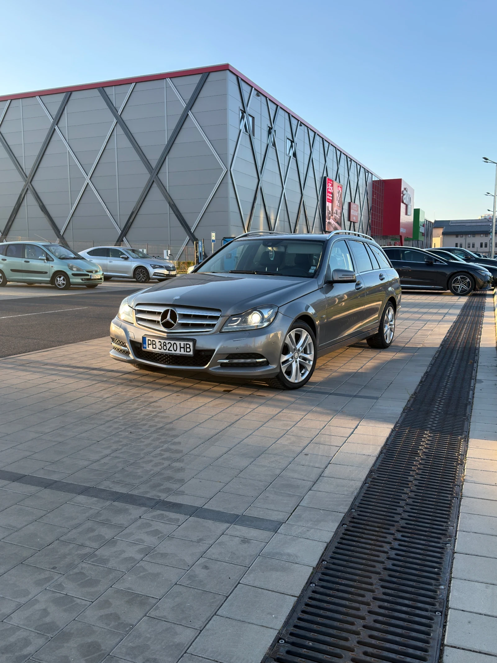 Mercedes-Benz C 220, снимка 3 - Автомобили и джипове - 56747198