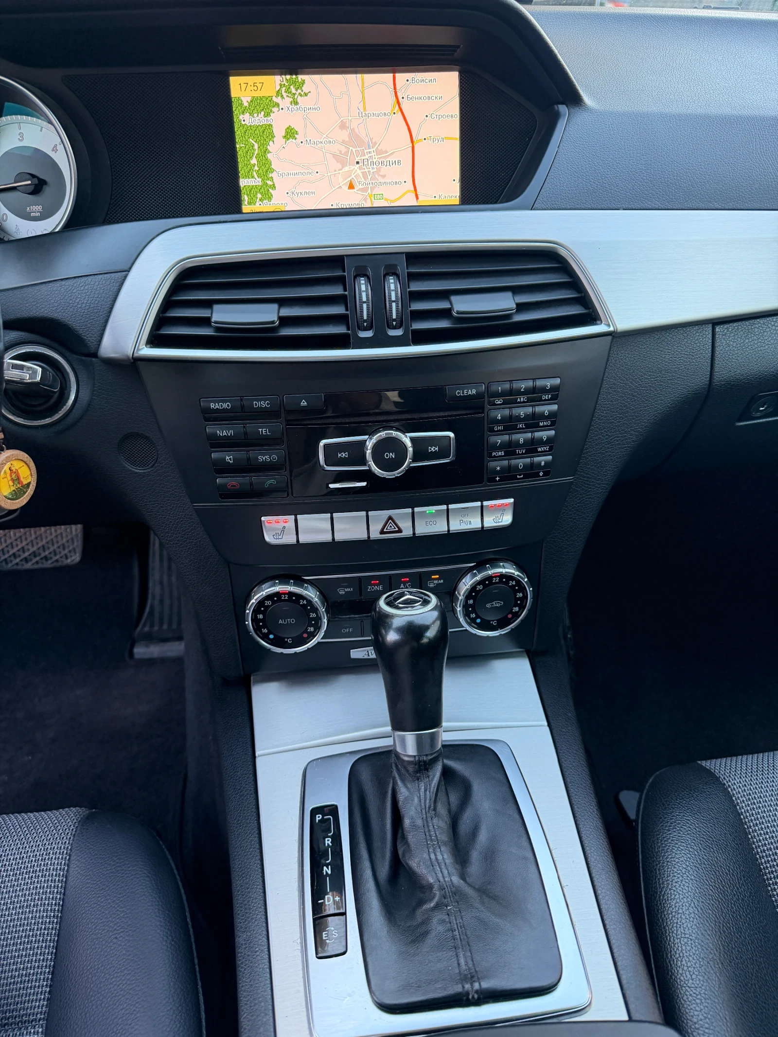 Mercedes-Benz C 220, снимка 14 - Автомобили и джипове - 56747198