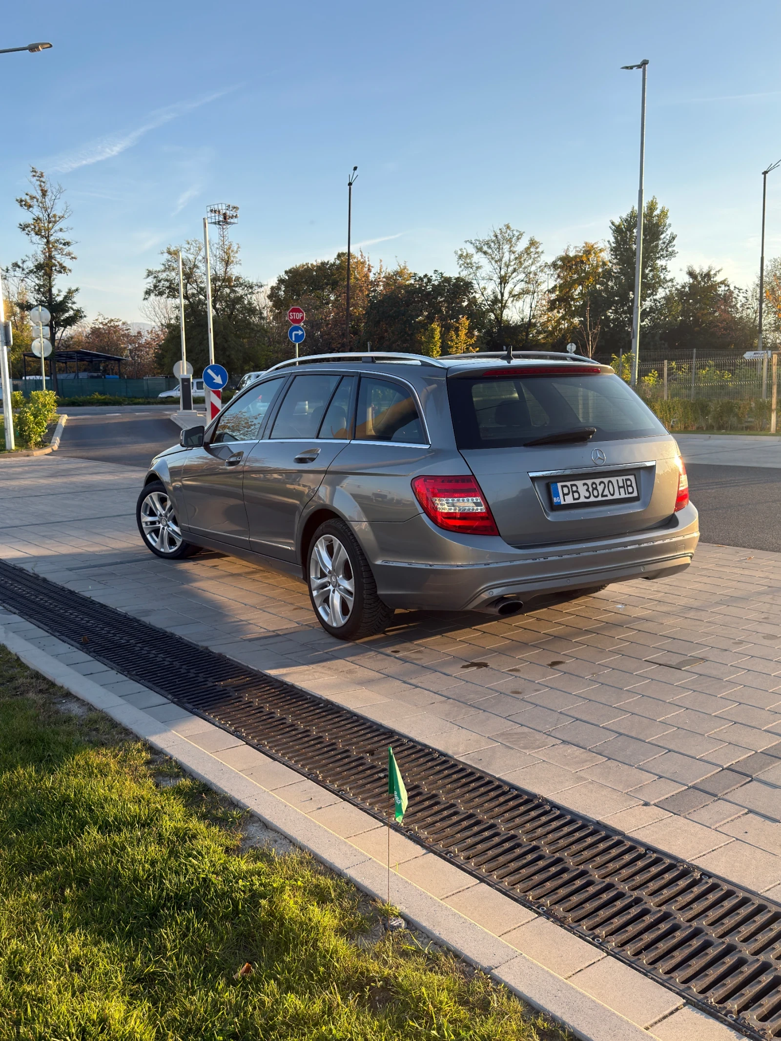 Mercedes-Benz C 220, снимка 4 - Автомобили и джипове - 56747198
