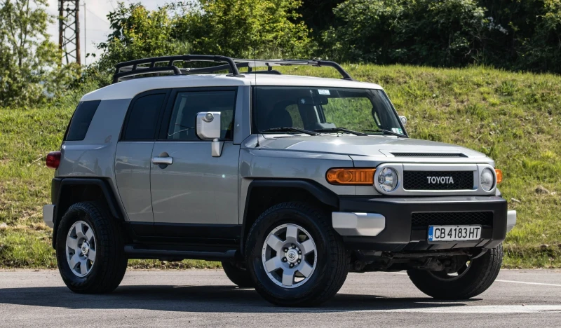 Toyota Fj cruiser 4.0 газ/бензин, снимка 1 - Автомобили и джипове - 49007028