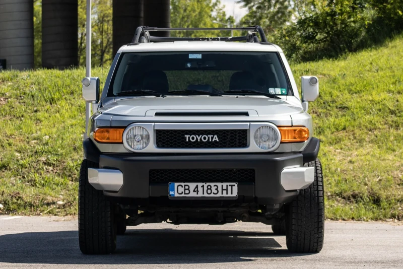 Toyota Fj cruiser 4.0 газ/бензин, снимка 3 - Автомобили и джипове - 49007028