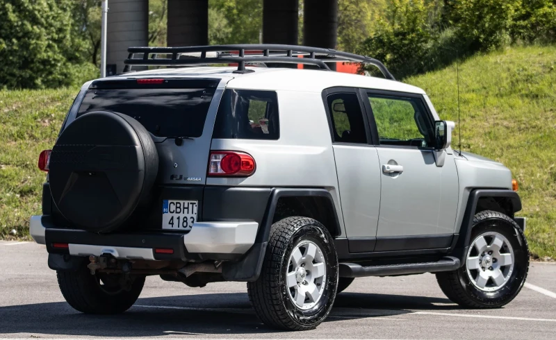 Toyota Fj cruiser 4.0 газ/бензин, снимка 4 - Автомобили и джипове - 49007028