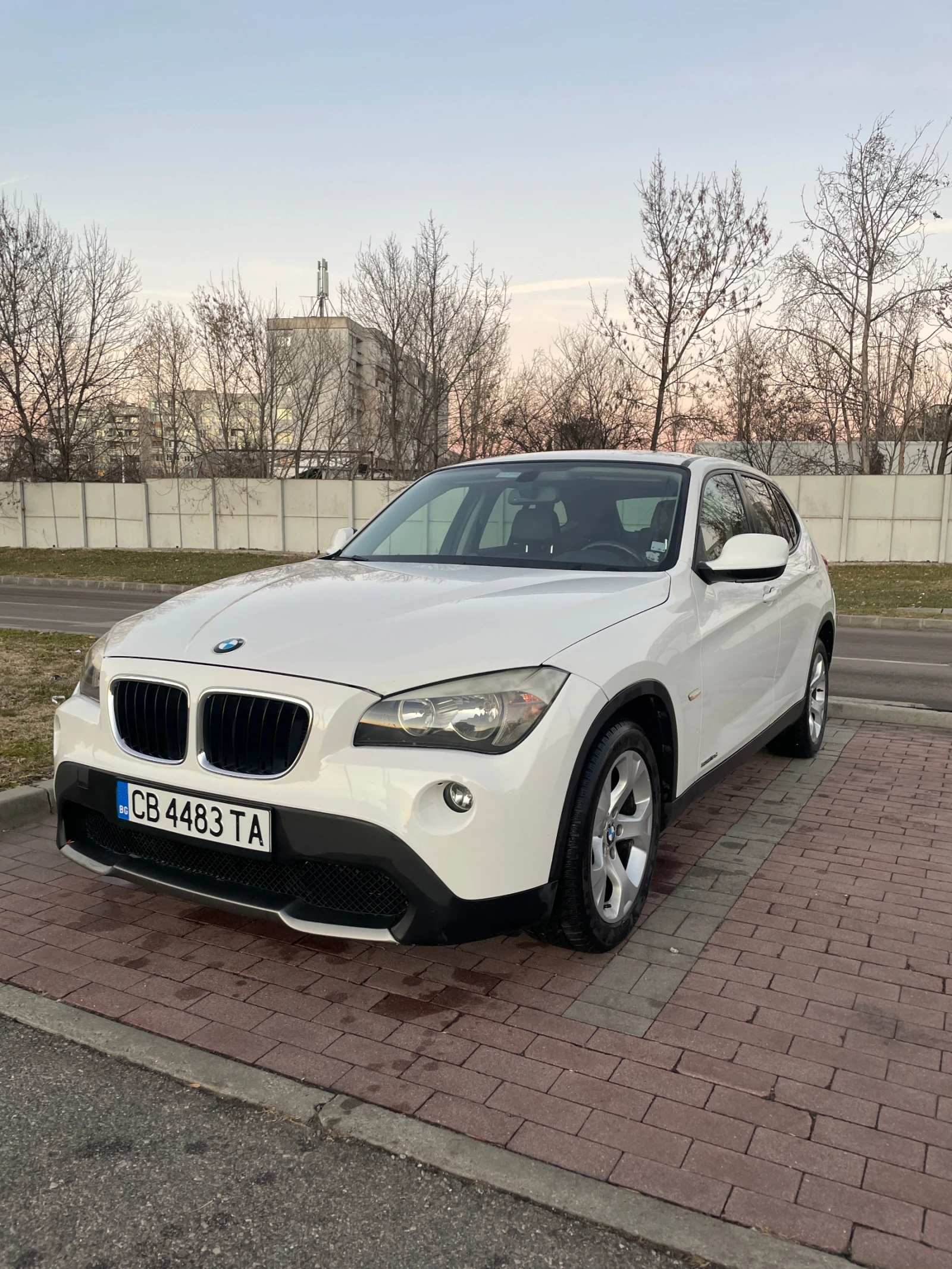 BMW X1 Facelift, Sport packet, + 4бр. зимни гуми, снимка 1