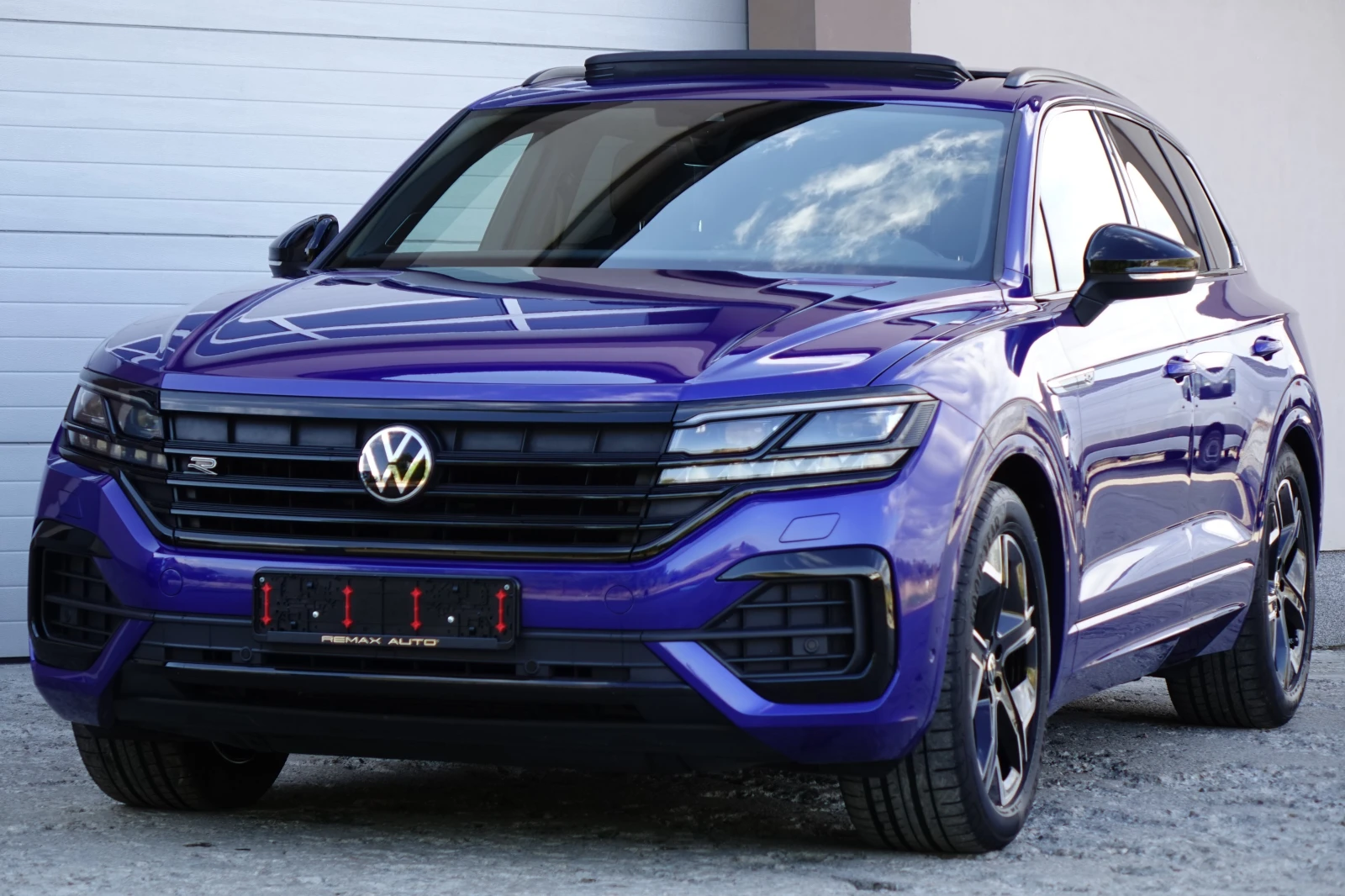 VW Touareg FACELIFT* R-LINE* IQ HD MATRIX* DYNAUDIO* PANO!!! - изображение 5