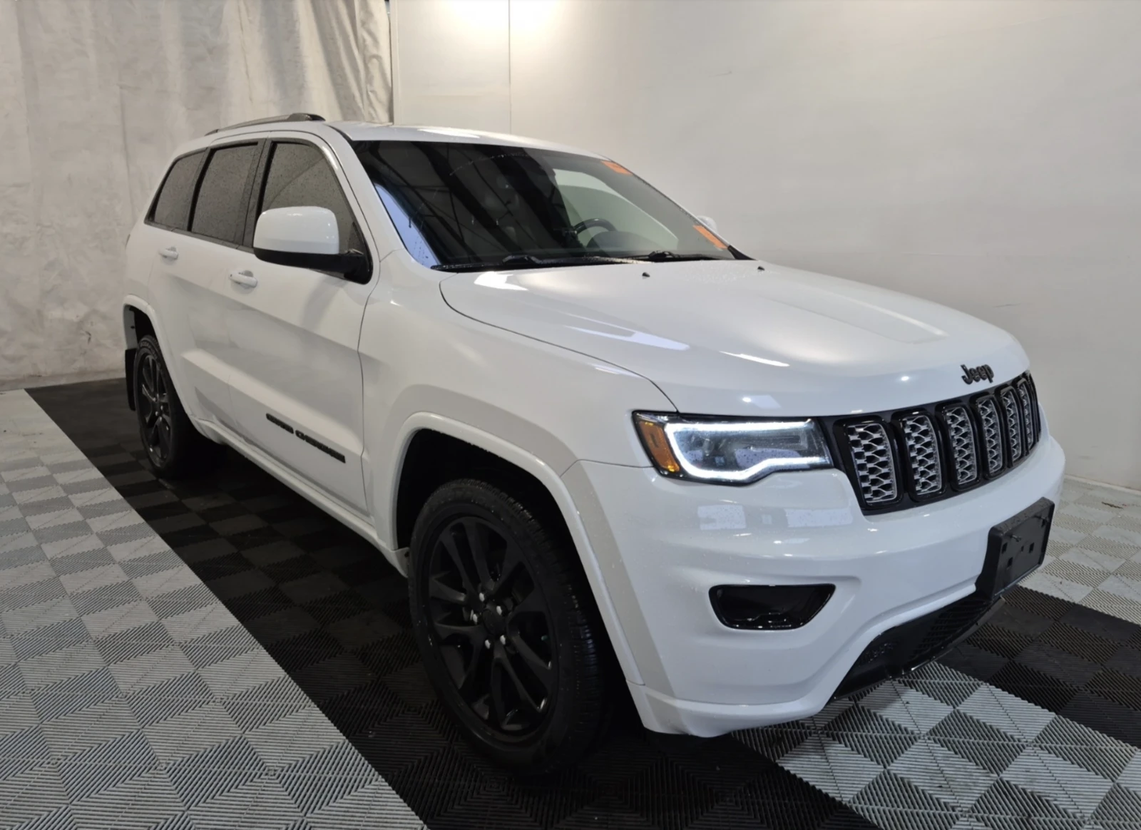 Jeep Grand cherokee ALTITUDE - изображение 2