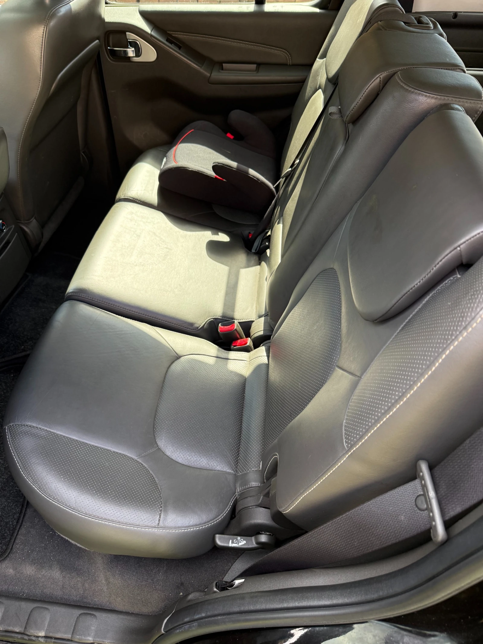 Nissan Pathfinder 7 местен, снимка 9 - Автомобили и джипове - 53372904