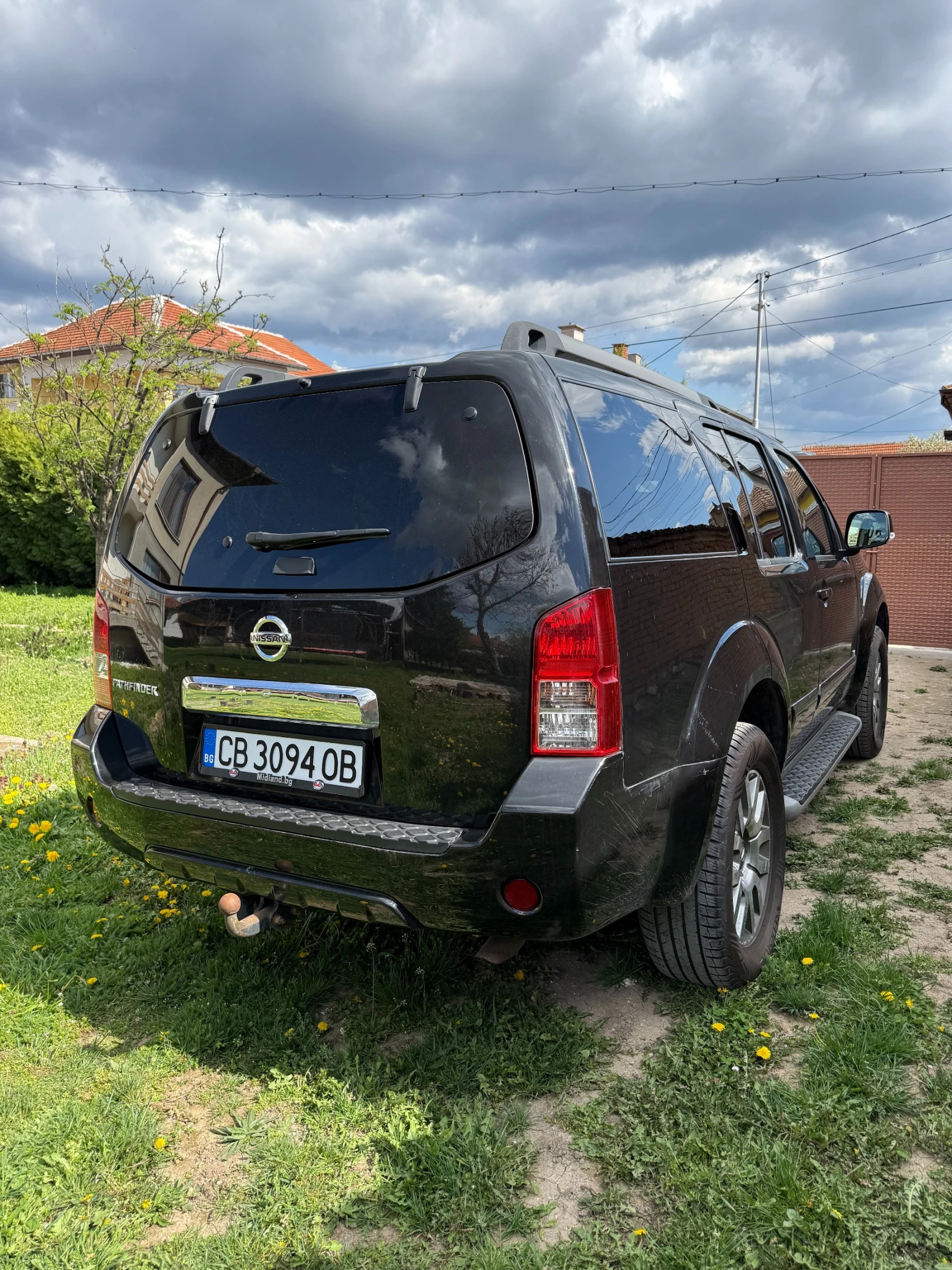 Nissan Pathfinder 7 местен, снимка 3 - Автомобили и джипове - 53372904