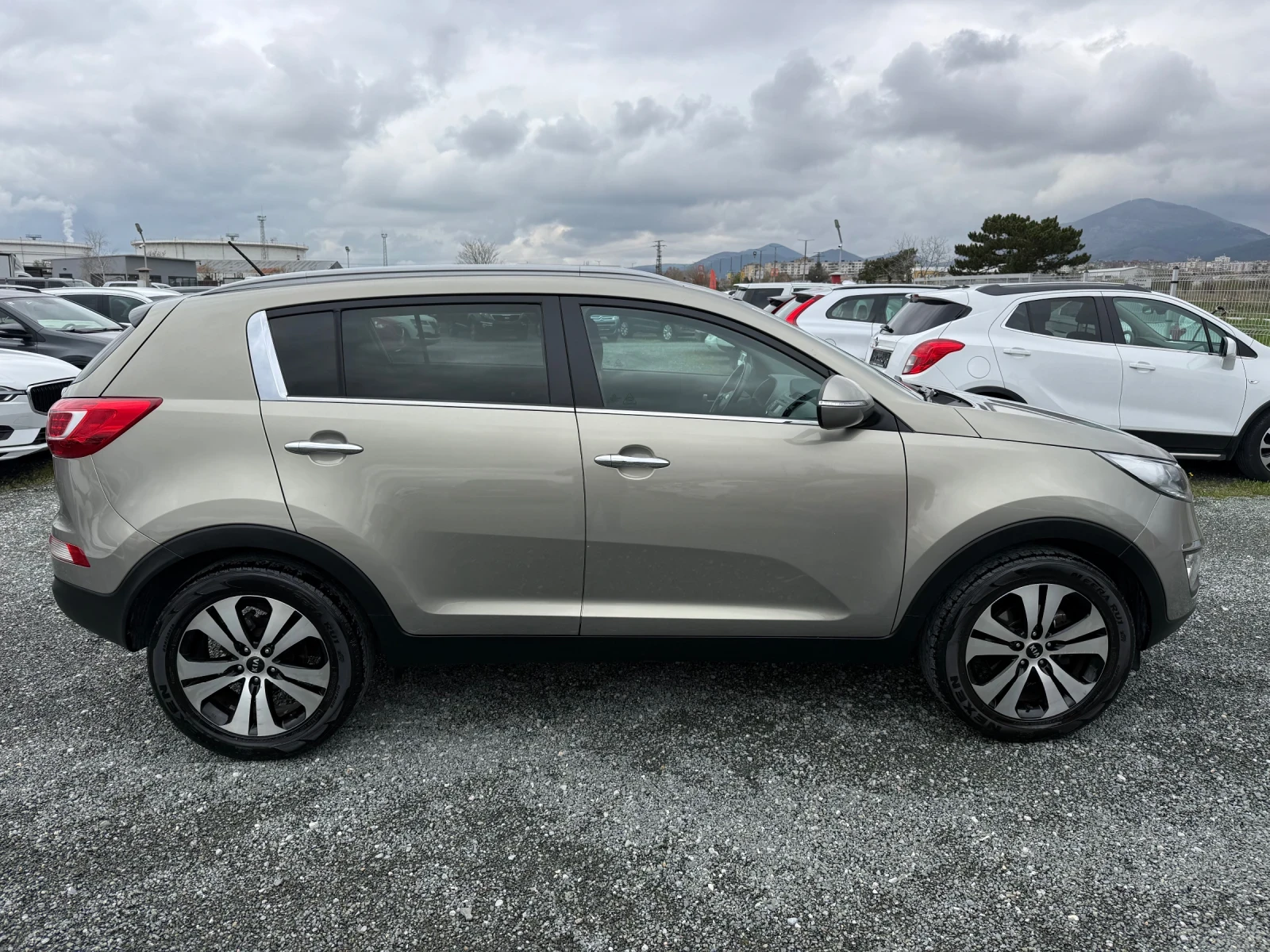 Kia Sportage (KATO НОВА), снимка 4 - Автомобили и джипове - 54078422