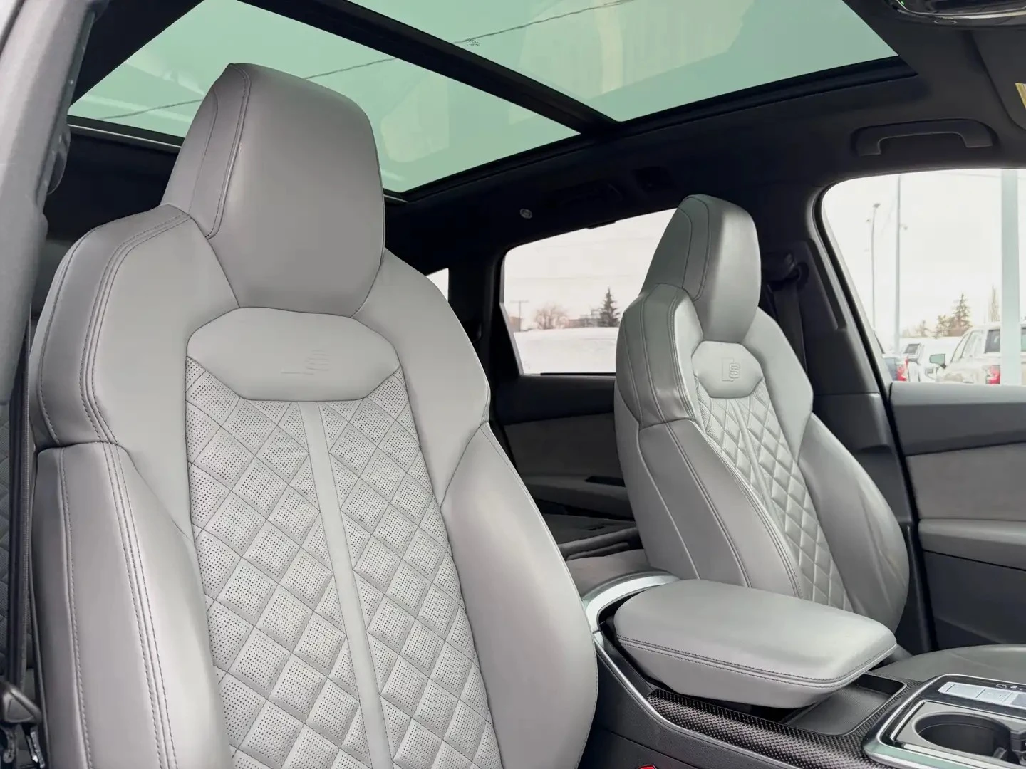 Audi SQ7 PROGRESSIV / ОБДУХ / ПОДГРЕВИ / DISTRONIC, снимка 11 - Автомобили и джипове - 54425312