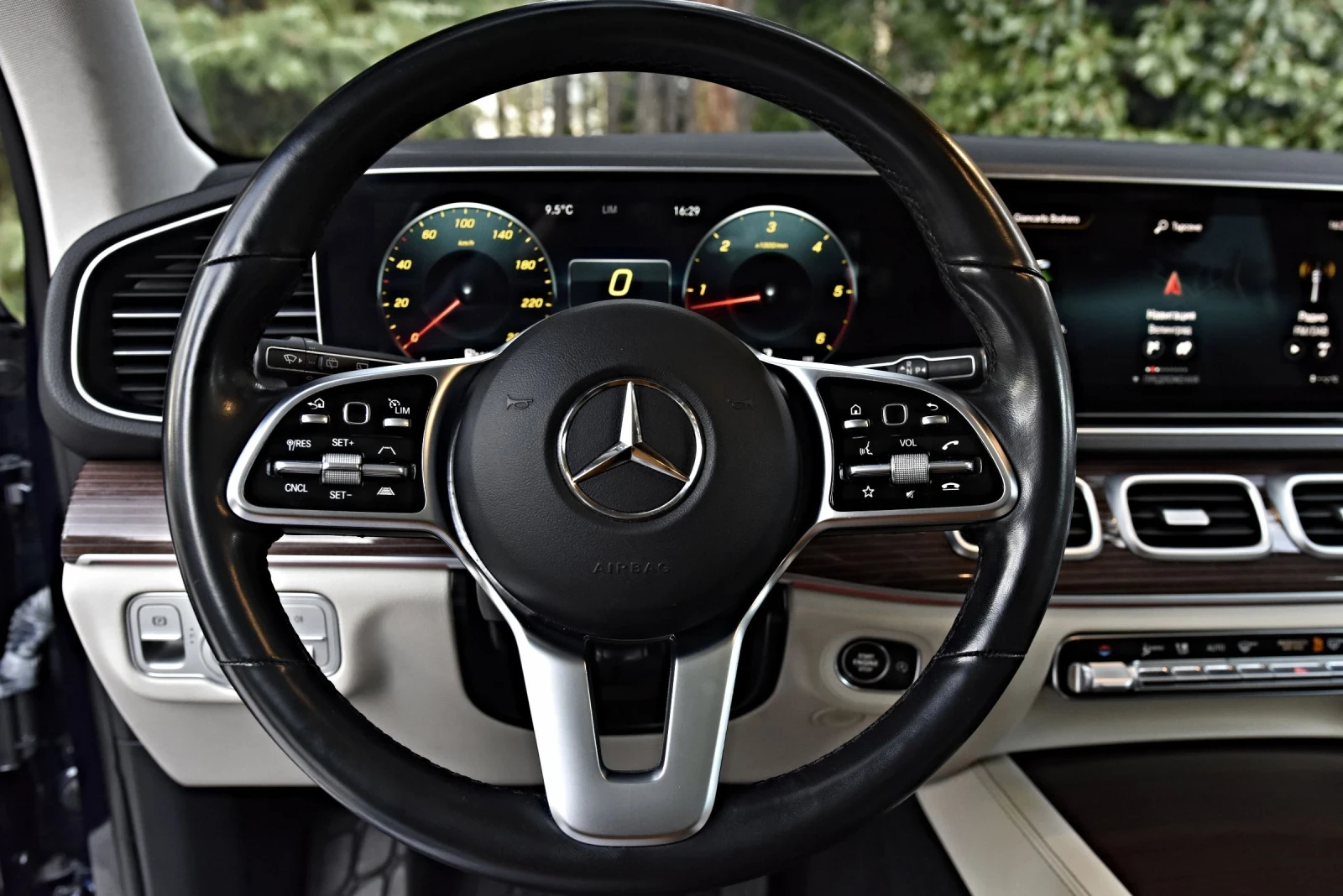 Mercedes-Benz GLE 400 FULL AMG, снимка 8 - Автомобили и джипове - 54560990