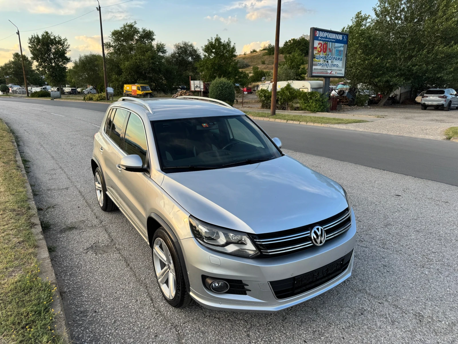 VW Tiguan 2.0 Turbo R line DSG 4x4 , снимка 7 - Автомобили и джипове - 55179978