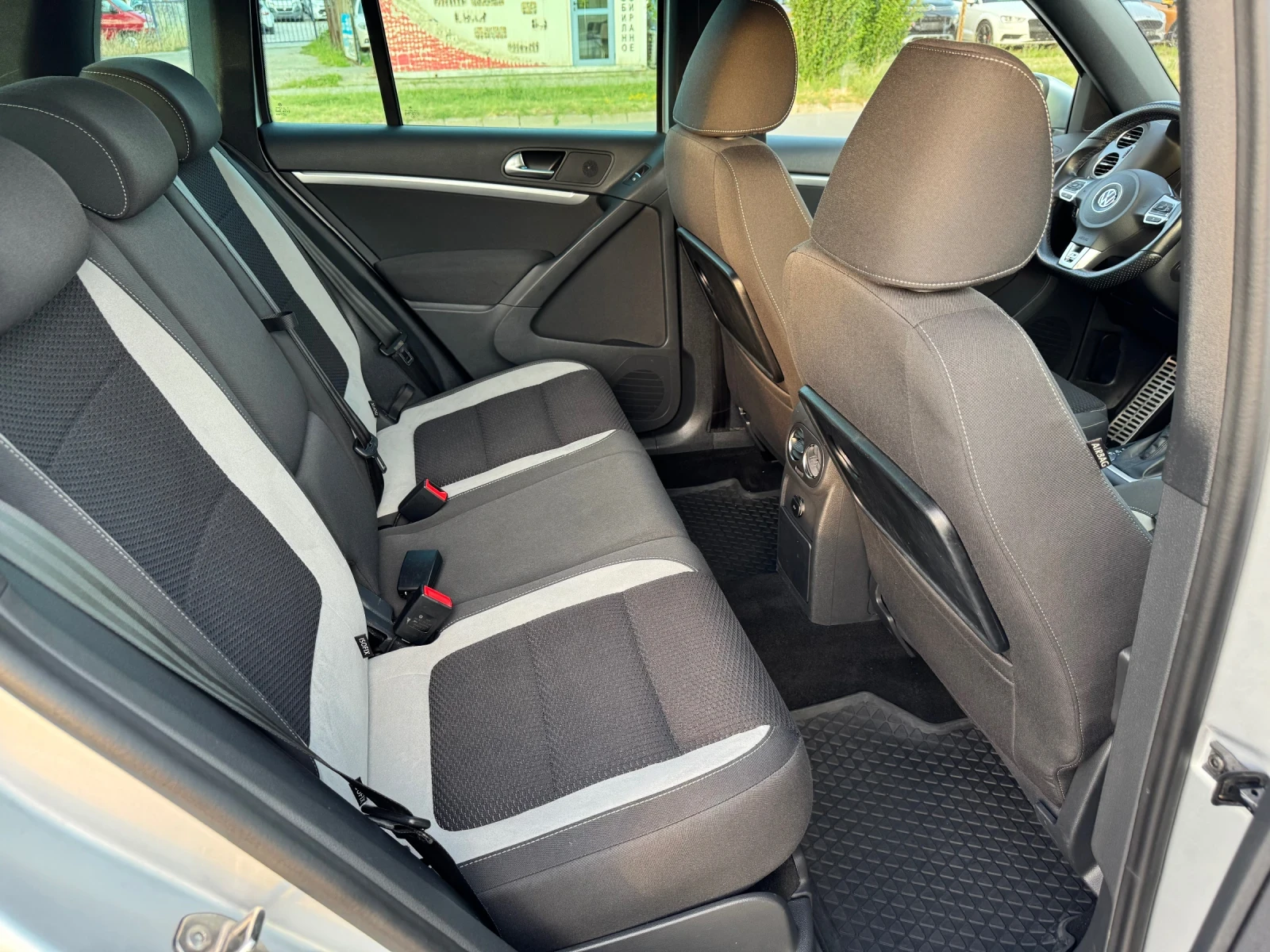 VW Tiguan 2.0 Turbo R line DSG 4x4 , снимка 11 - Автомобили и джипове - 55179978