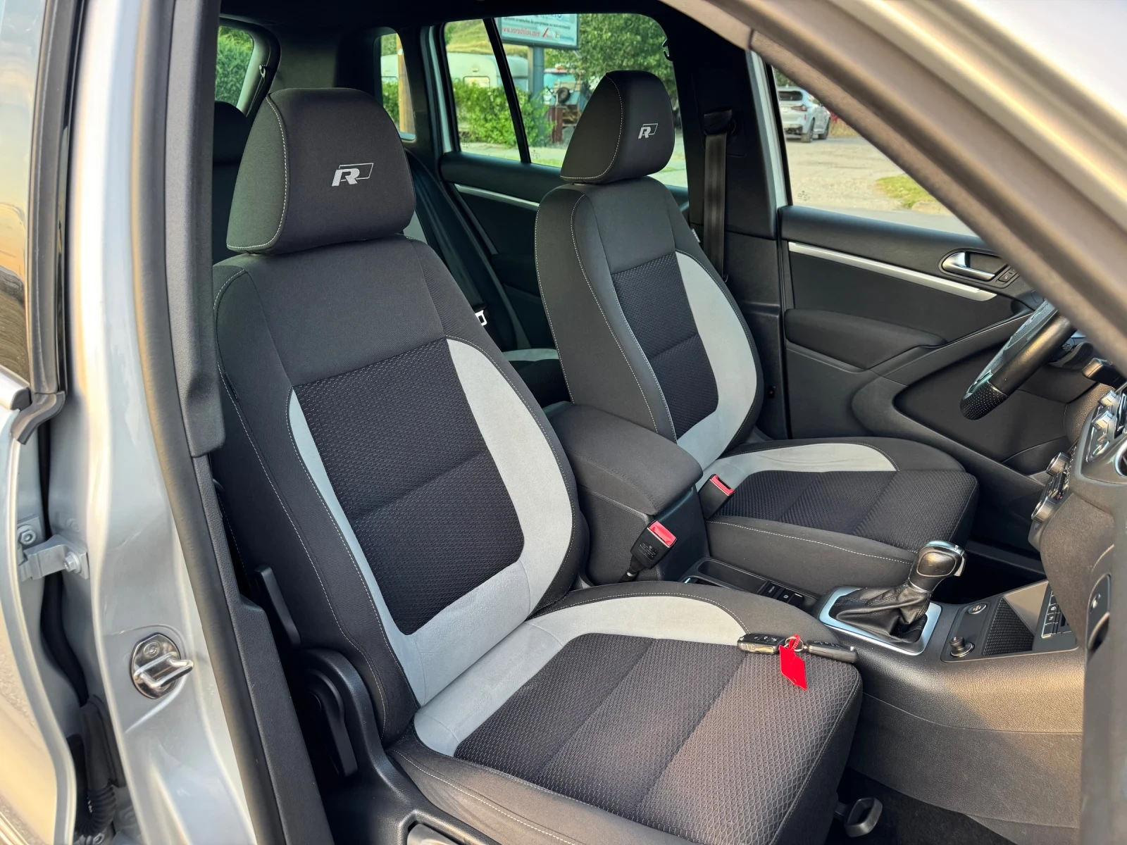 VW Tiguan 2.0 Turbo R line DSG 4x4 , снимка 10 - Автомобили и джипове - 55179978