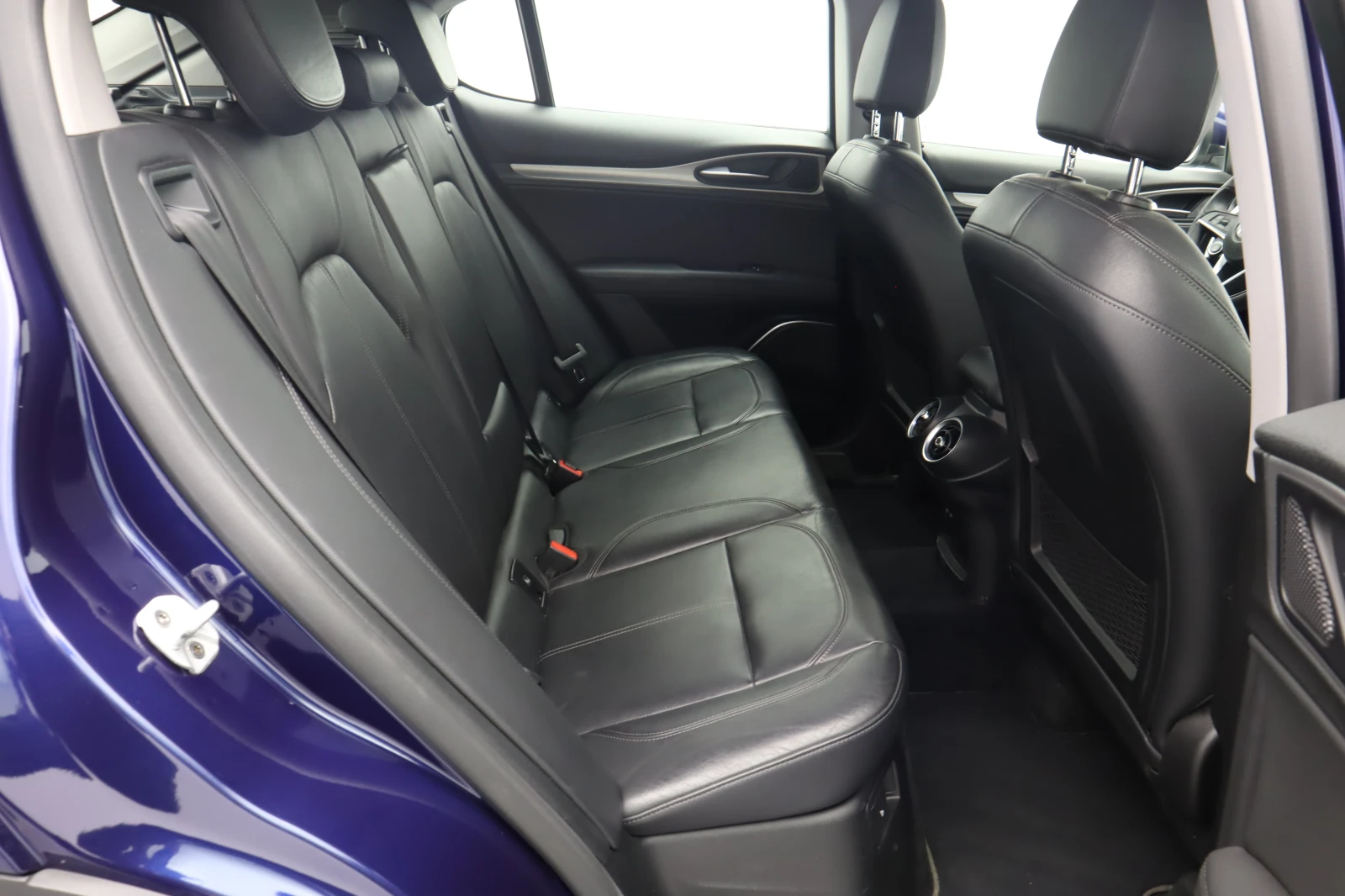 Alfa Romeo Stelvio | Mobile.bg � ����������� 12