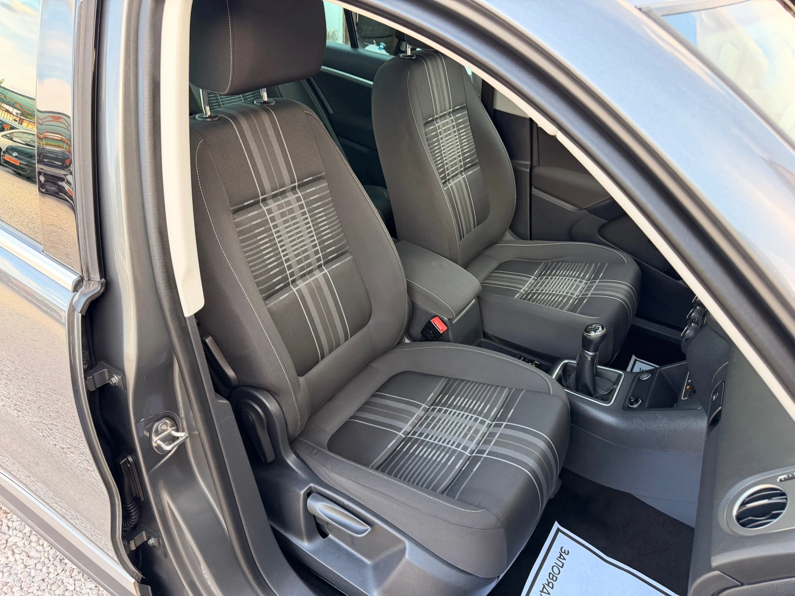 VW Tiguan 2.0TDI* 100%km* NAVI* FACE* 150ks* PANORAMA* KAMER, снимка 9 - Автомобили и джипове - 56094009