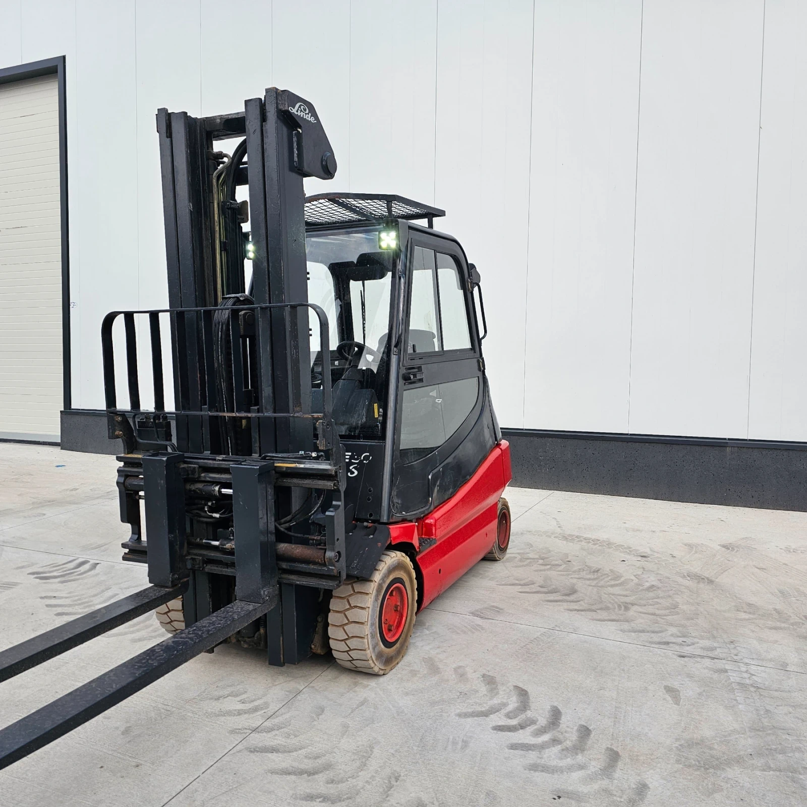 Електрокар Linde Е30S, снимка 2 - Индустриална техника - 55562763