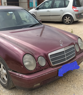 Mercedes-Benz E 220, снимка 2 - Автомобили и джипове - 45235521