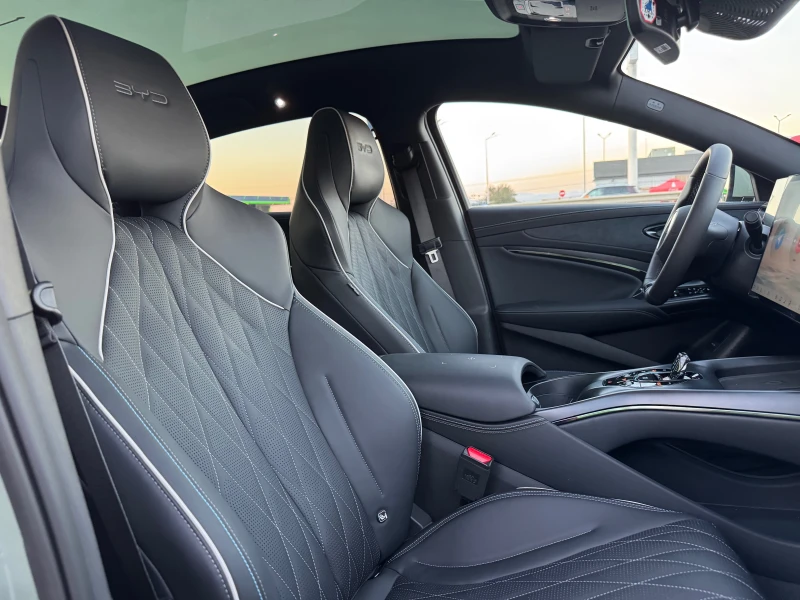 BYD Seal Seal Excellence Desig Panorama-Glasdach 360 Kamera, снимка 9 - Автомобили и джипове - 51608138