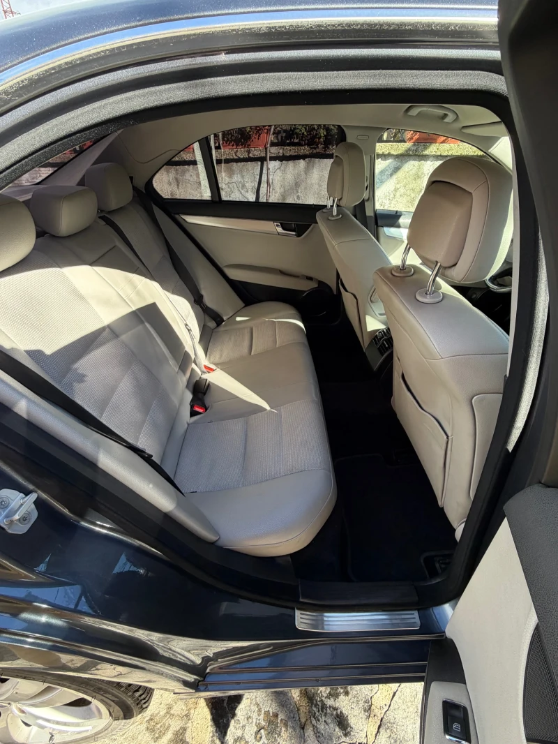 Mercedes-Benz C 220, снимка 9 - Автомобили и джипове - 53411624