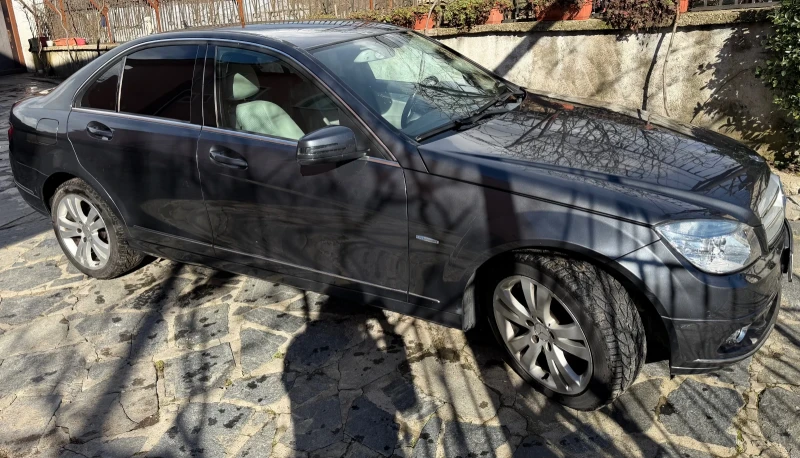 Mercedes-Benz C 220, снимка 3 - Автомобили и джипове - 53411624