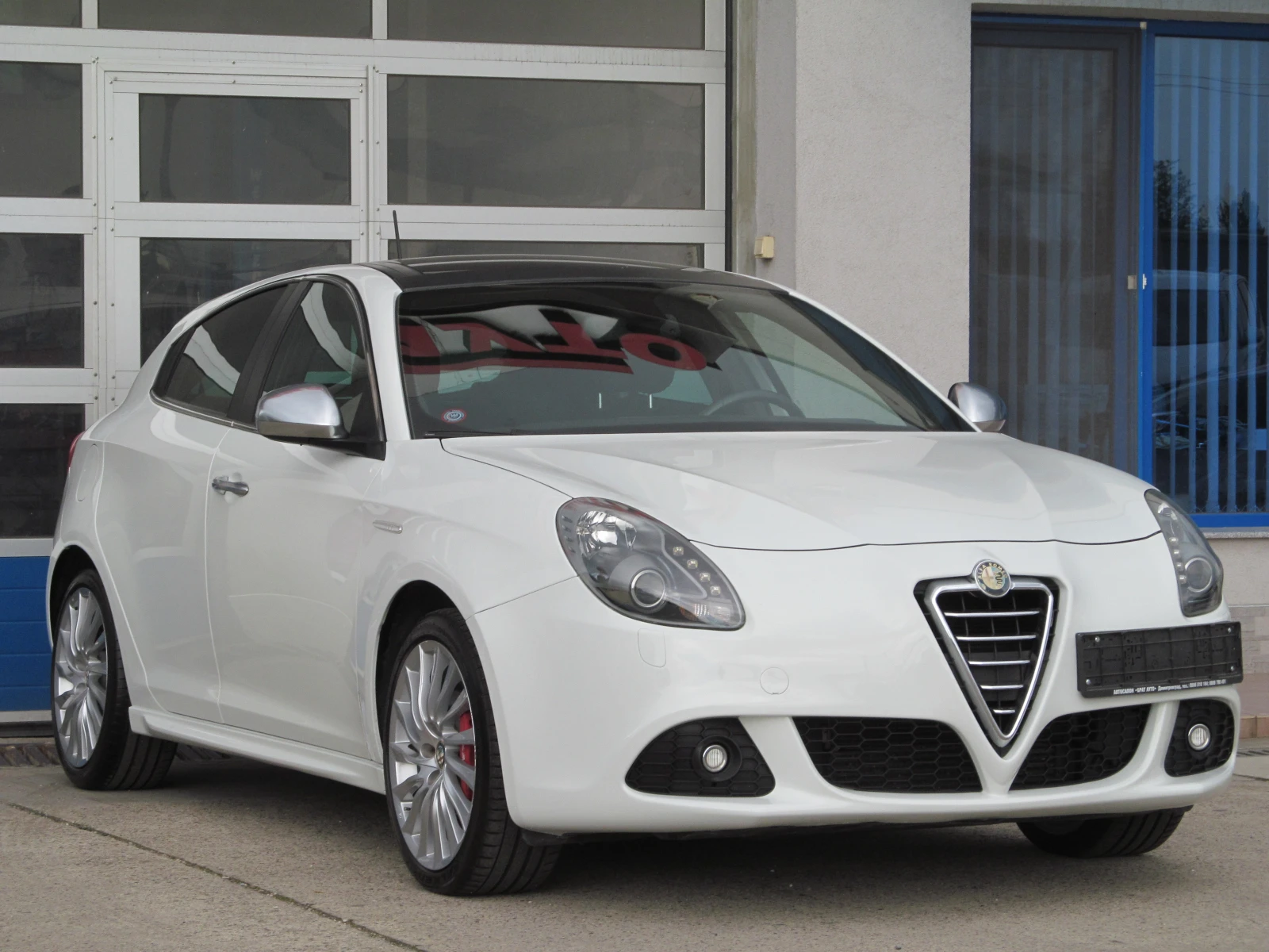 Alfa Romeo Giulietta 1.4 TURBO/PANORAMA/LED - изображение 2