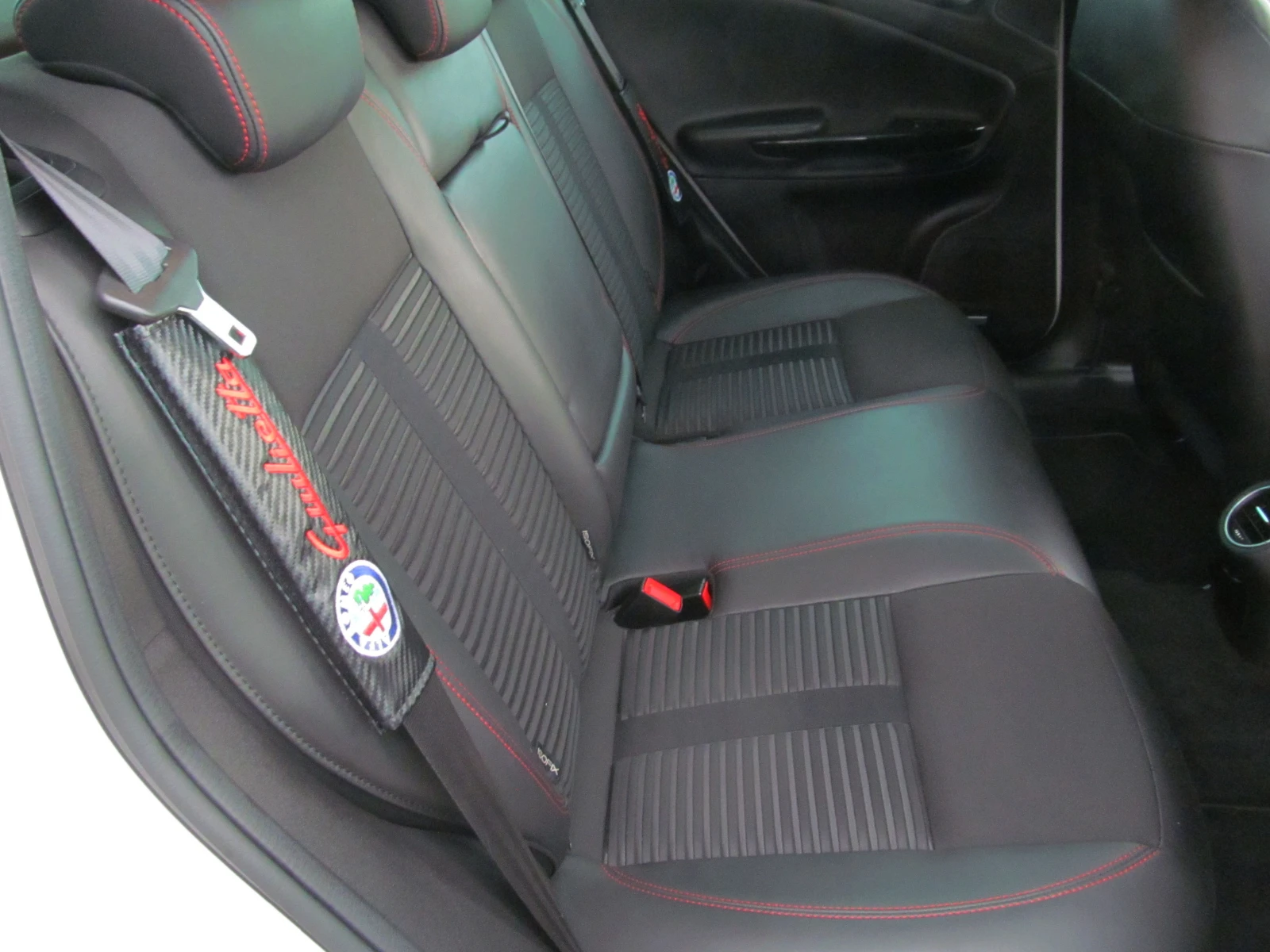 Alfa Romeo Giulietta 1.4 TURBO/PANORAMA/LED - изображение 9