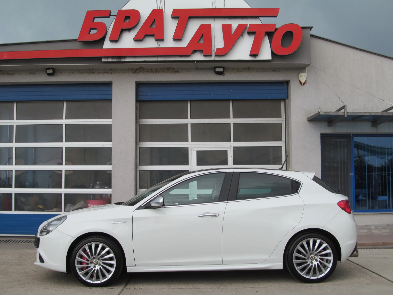 Alfa Romeo Giulietta 1.4 TURBO/PANORAMA/LED - изображение 5